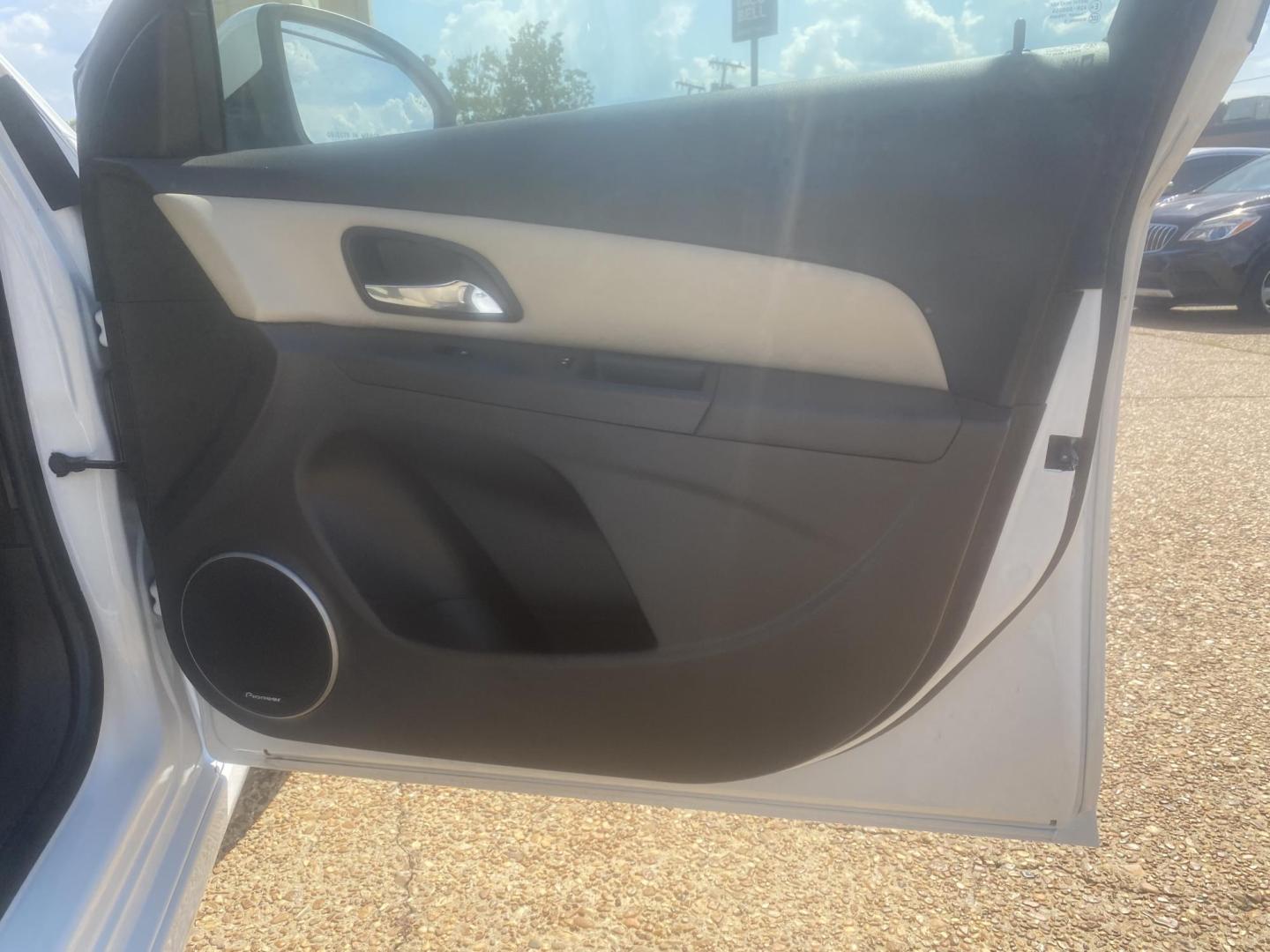 2016 WHITE CHEVROLET CRUZE LIMITED LTZ (1G1PG5SB0G7) , located at 922 W. Beacon St., Philadelphia, MS, 39350, (601) 650-3675, 32.770447, -89.127151 - Photo#11