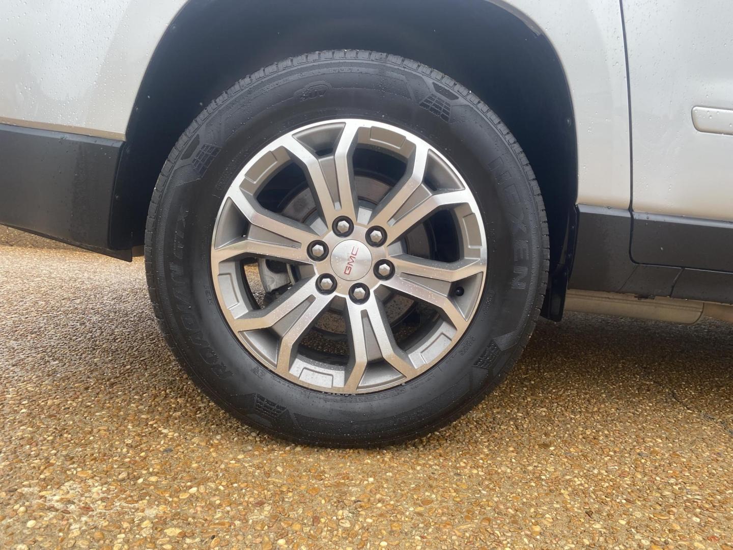 2016 SILVER GMC ACADIA SLT1 (1GKKRRKD7GJ) , located at 922 W. Beacon St., Philadelphia, MS, 39350, (601) 650-3675, 32.770447, -89.127151 - Photo#7