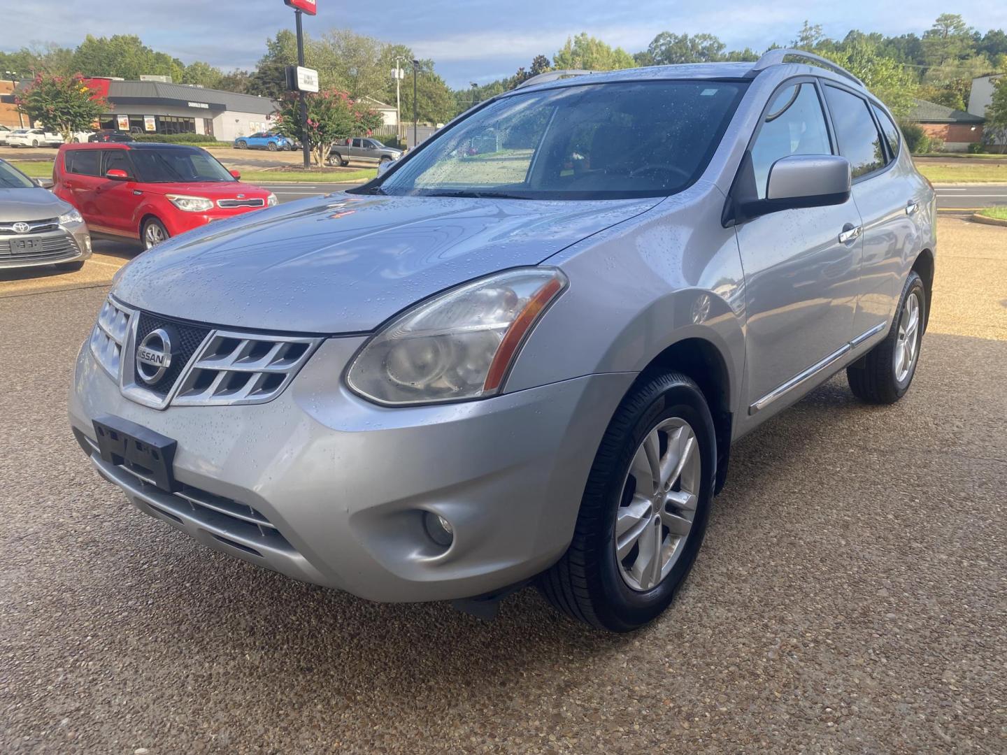 2013 SILVER NISSAN ROGUE SV (JN8AS5MT3DW) , located at 922 W. Beacon St., Philadelphia, MS, 39350, (601) 650-3675, 32.770447, -89.127151 - Photo#2