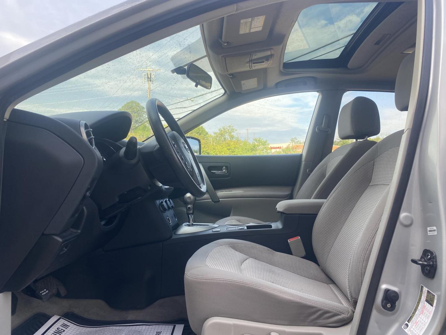 2013 SILVER NISSAN ROGUE SV (JN8AS5MT3DW) , located at 922 W. Beacon St., Philadelphia, MS, 39350, (601) 650-3675, 32.770447, -89.127151 - Photo#9