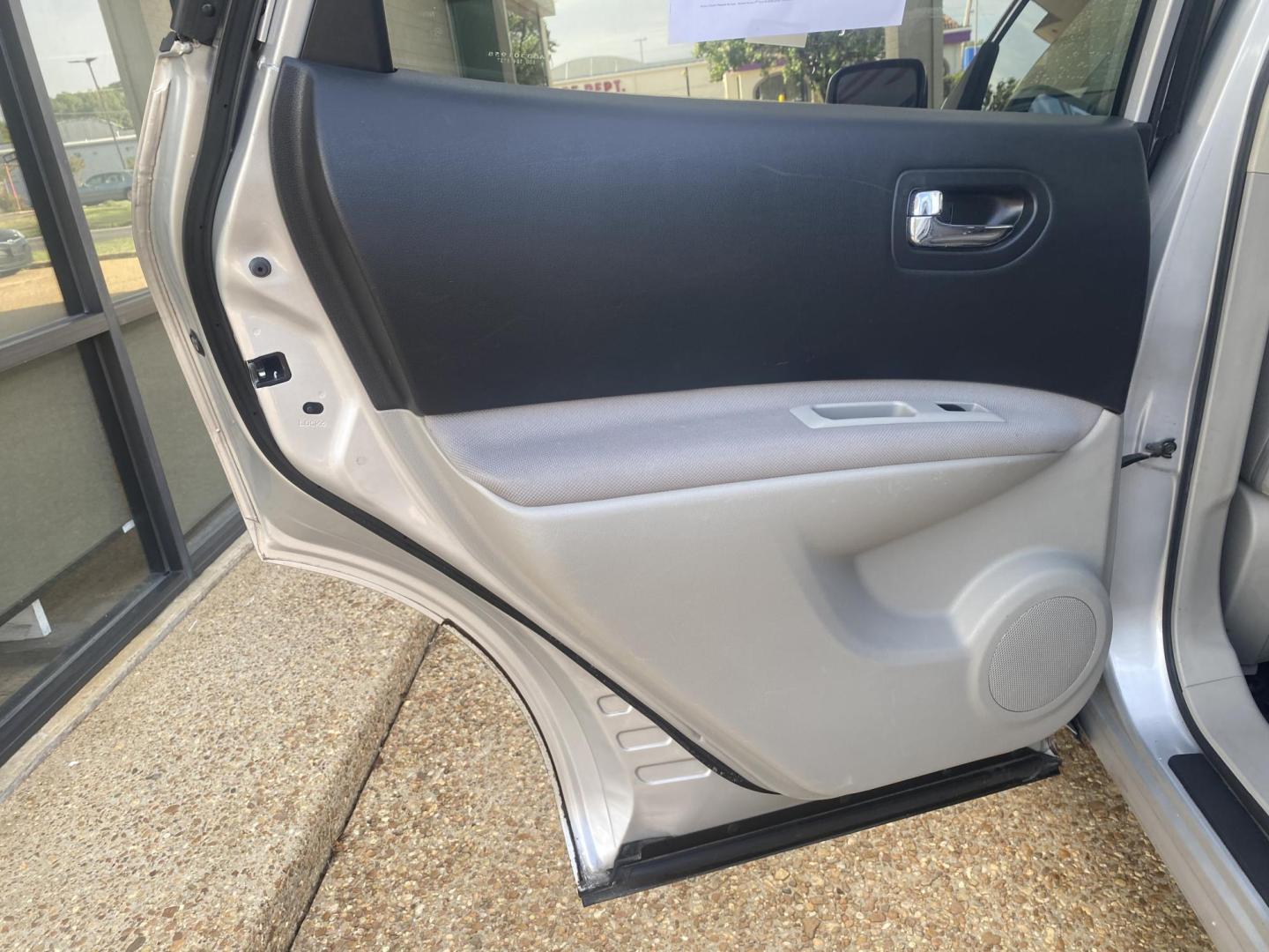 2013 SILVER NISSAN ROGUE SV (JN8AS5MT3DW) , located at 922 W. Beacon St., Philadelphia, MS, 39350, (601) 650-3675, 32.770447, -89.127151 - Photo#12