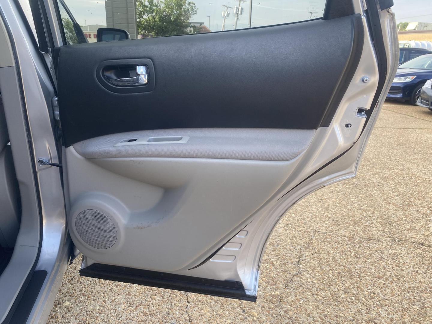 2013 SILVER NISSAN ROGUE SV (JN8AS5MT3DW) , located at 922 W. Beacon St., Philadelphia, MS, 39350, (601) 650-3675, 32.770447, -89.127151 - Photo#15