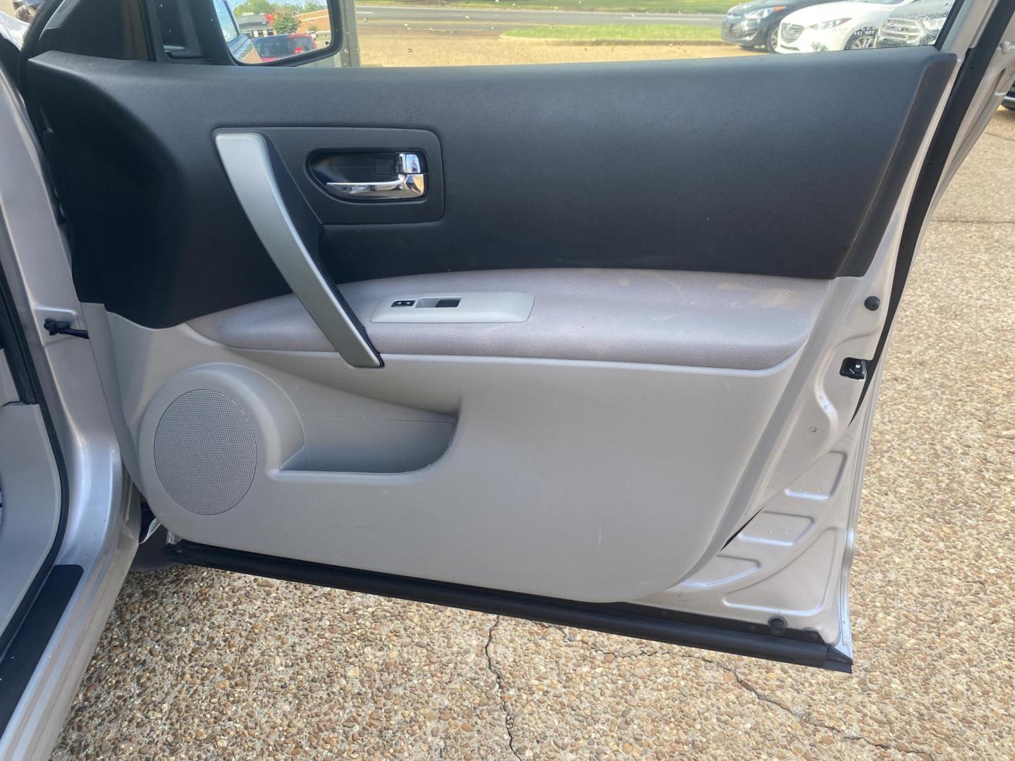 2013 SILVER NISSAN ROGUE SV (JN8AS5MT3DW) , located at 922 W. Beacon St., Philadelphia, MS, 39350, (601) 650-3675, 32.770447, -89.127151 - Photo#11