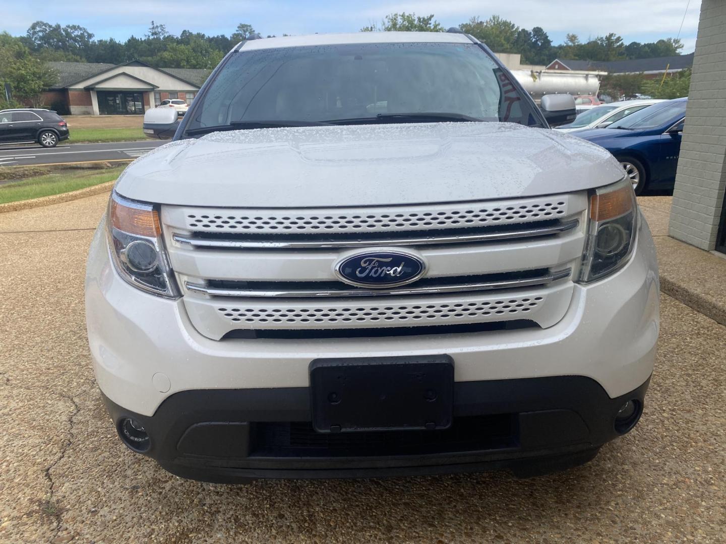 2014 WHITE FORD EXPLORER LIMITED (1FM5K7F83EG) , located at 922 W. Beacon St., Philadelphia, MS, 39350, (601) 650-3675, 32.770447, -89.127151 - Photo#1