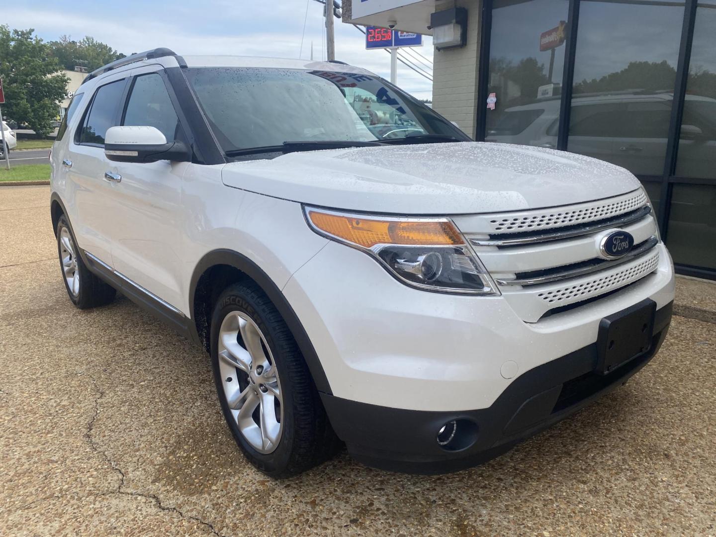2014 WHITE FORD EXPLORER LIMITED (1FM5K7F83EG) , located at 922 W. Beacon St., Philadelphia, MS, 39350, (601) 650-3675, 32.770447, -89.127151 - Photo#0