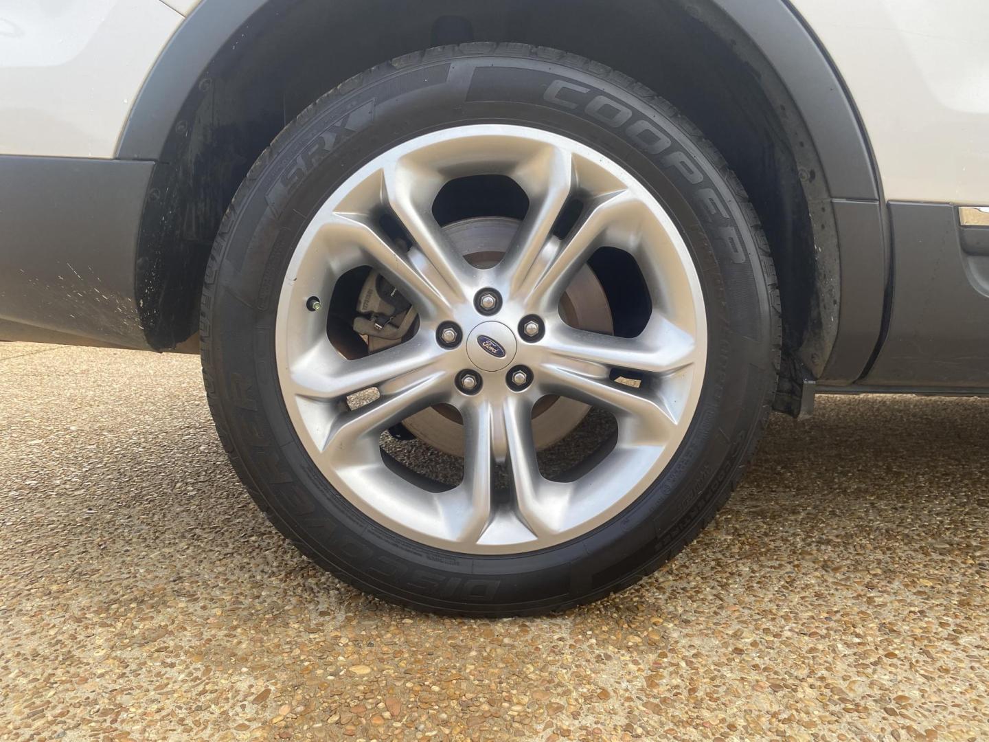 2014 WHITE FORD EXPLORER LIMITED (1FM5K7F83EG) , located at 922 W. Beacon St., Philadelphia, MS, 39350, (601) 650-3675, 32.770447, -89.127151 - Photo#7