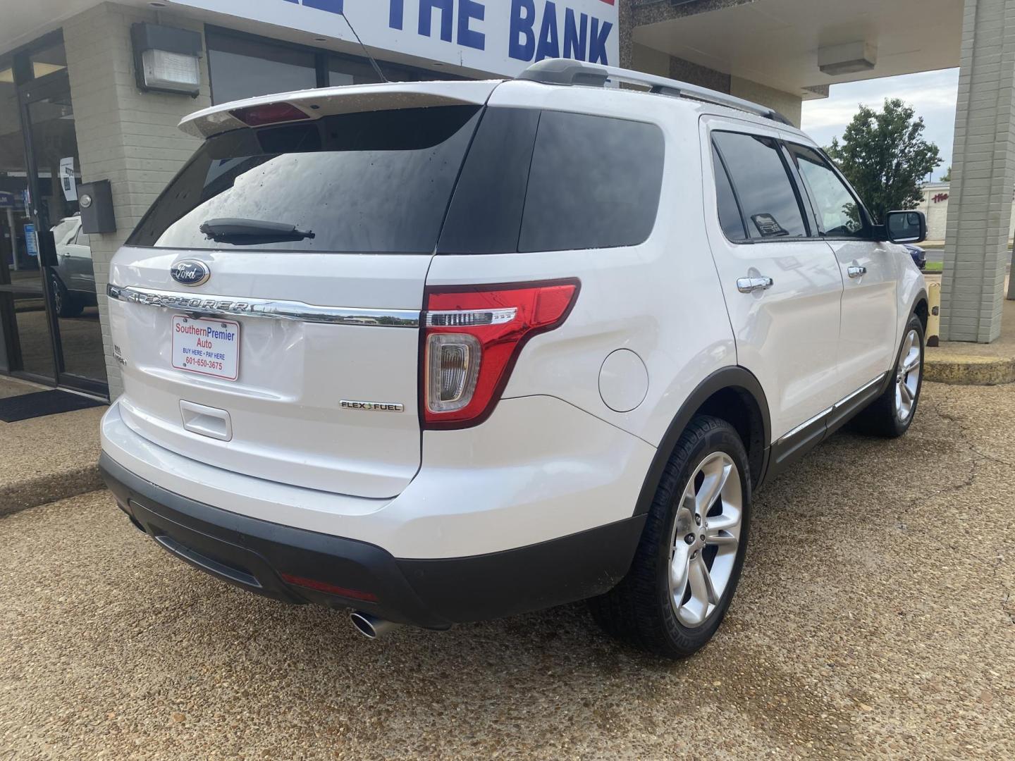 2014 WHITE FORD EXPLORER LIMITED (1FM5K7F83EG) , located at 922 W. Beacon St., Philadelphia, MS, 39350, (601) 650-3675, 32.770447, -89.127151 - Photo#5