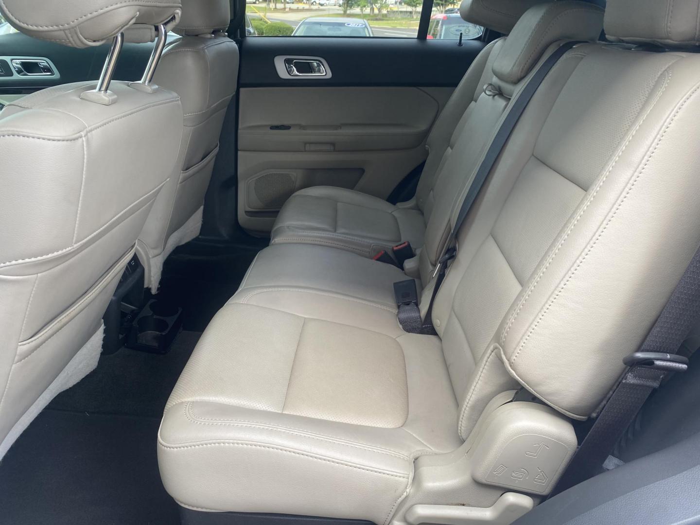 2014 WHITE FORD EXPLORER LIMITED (1FM5K7F83EG) , located at 922 W. Beacon St., Philadelphia, MS, 39350, (601) 650-3675, 32.770447, -89.127151 - Photo#13
