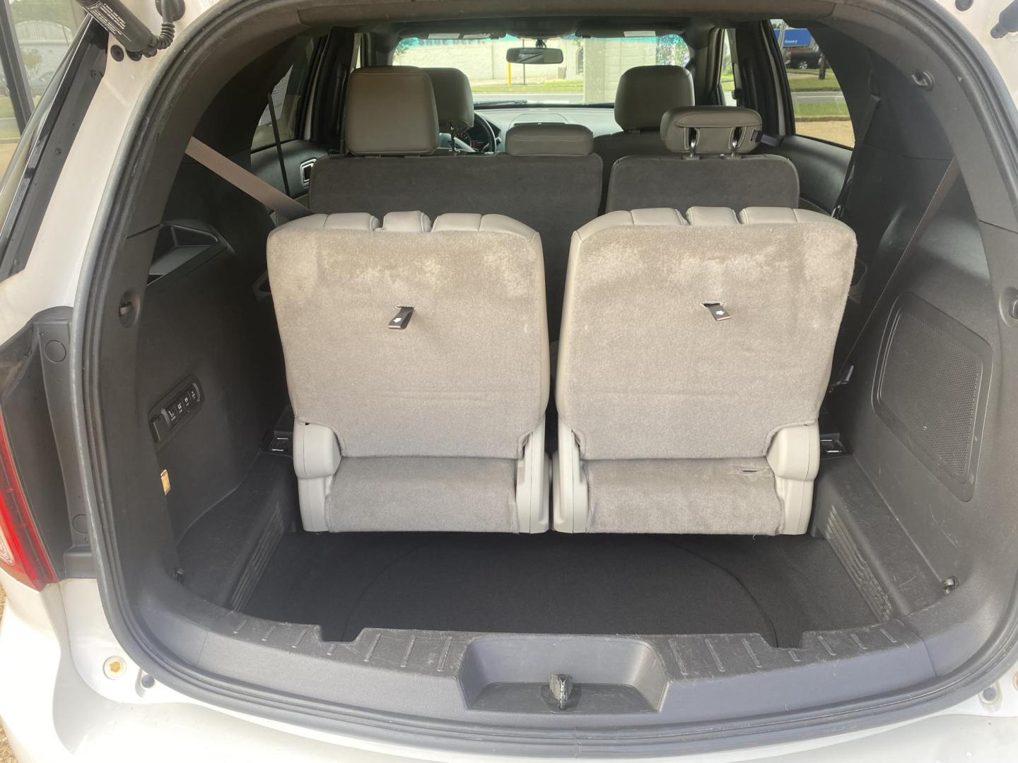 2014 WHITE FORD EXPLORER LIMITED (1FM5K7F83EG) , located at 922 W. Beacon St., Philadelphia, MS, 39350, (601) 650-3675, 32.770447, -89.127151 - Photo#19