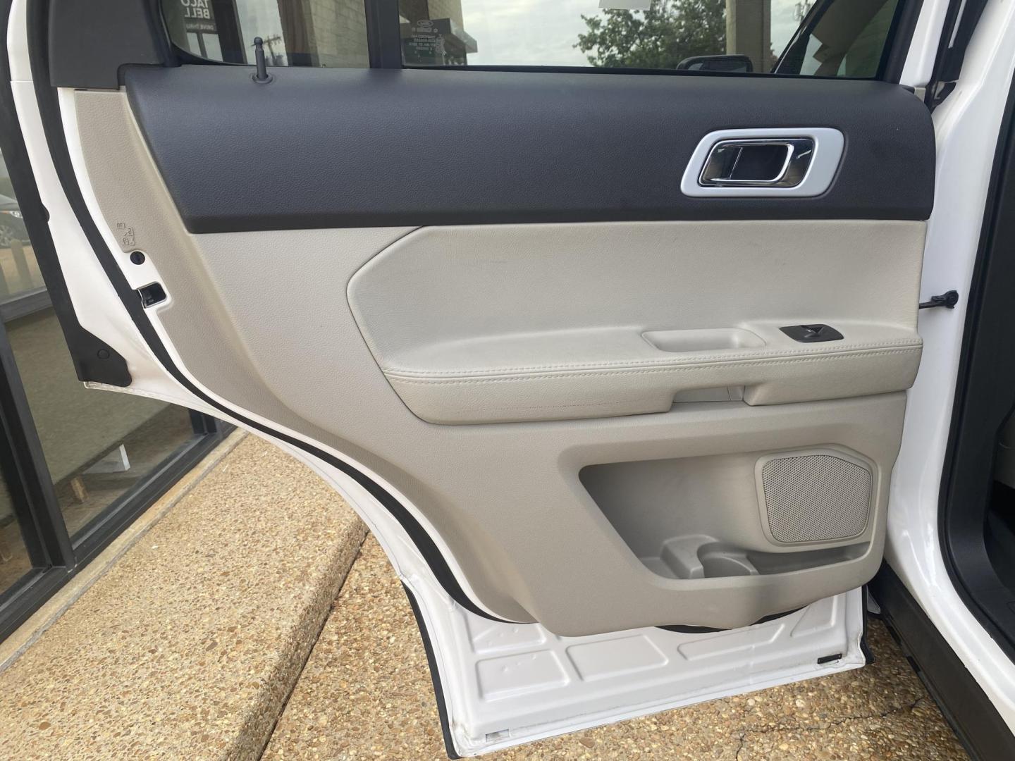 2014 WHITE FORD EXPLORER LIMITED (1FM5K7F83EG) , located at 922 W. Beacon St., Philadelphia, MS, 39350, (601) 650-3675, 32.770447, -89.127151 - Photo#12