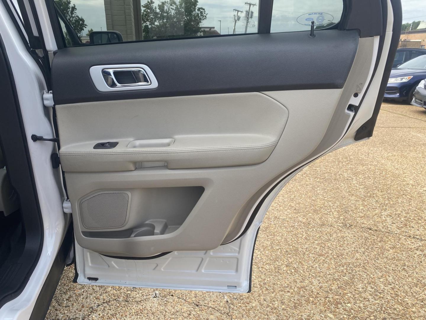 2014 WHITE FORD EXPLORER LIMITED (1FM5K7F83EG) , located at 922 W. Beacon St., Philadelphia, MS, 39350, (601) 650-3675, 32.770447, -89.127151 - Photo#15