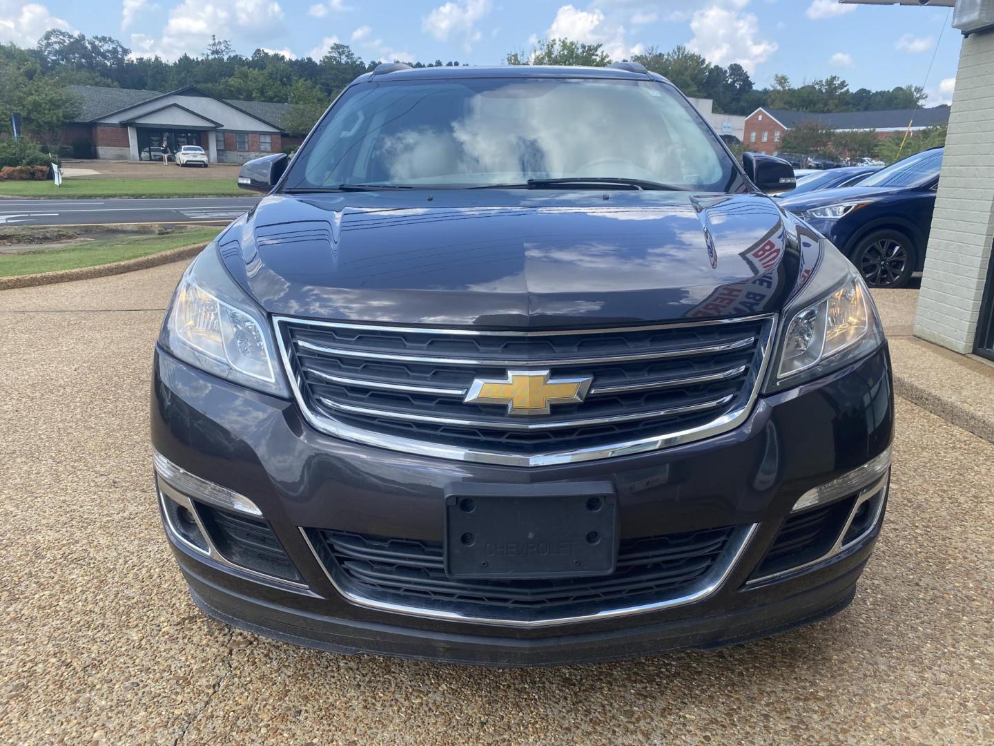 2014 GRAY CHEVROLET TRAVERSE 2LT (1GNKRHKD3EJ) , located at 922 W. Beacon St., Philadelphia, MS, 39350, (601) 650-3675, 32.770447, -89.127151 - Photo#1