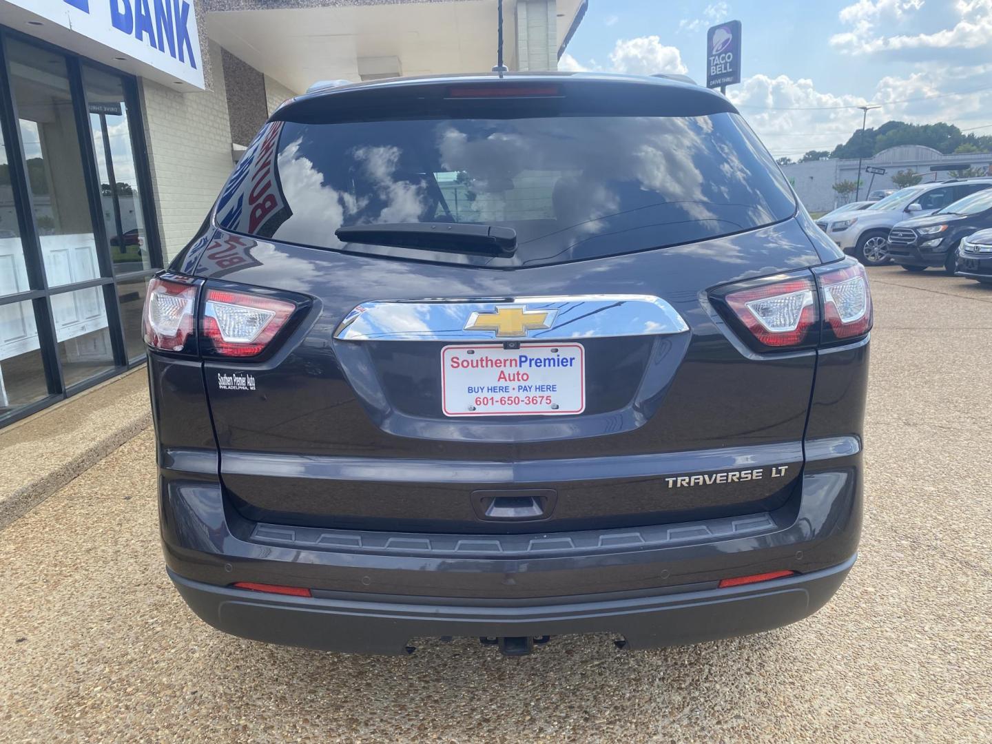 2014 GRAY CHEVROLET TRAVERSE 2LT (1GNKRHKD3EJ) , located at 922 W. Beacon St., Philadelphia, MS, 39350, (601) 650-3675, 32.770447, -89.127151 - Photo#4