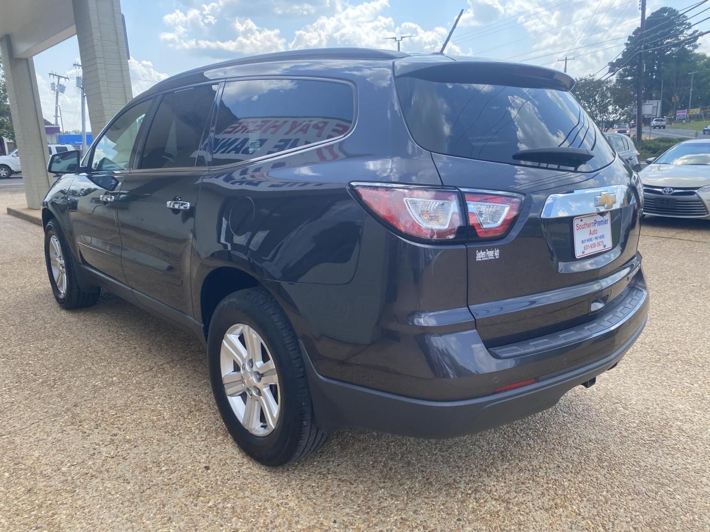 2014 GRAY CHEVROLET TRAVERSE 2LT (1GNKRHKD3EJ) , located at 922 W. Beacon St., Philadelphia, MS, 39350, (601) 650-3675, 32.770447, -89.127151 - Photo#3