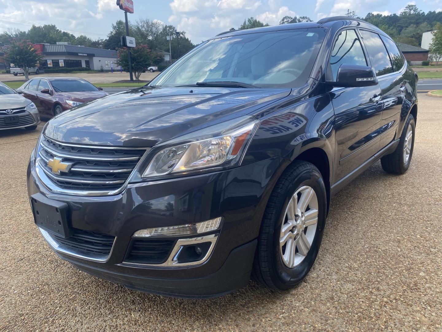 2014 GRAY CHEVROLET TRAVERSE 2LT (1GNKRHKD3EJ) , located at 922 W. Beacon St., Philadelphia, MS, 39350, (601) 650-3675, 32.770447, -89.127151 - Photo#2