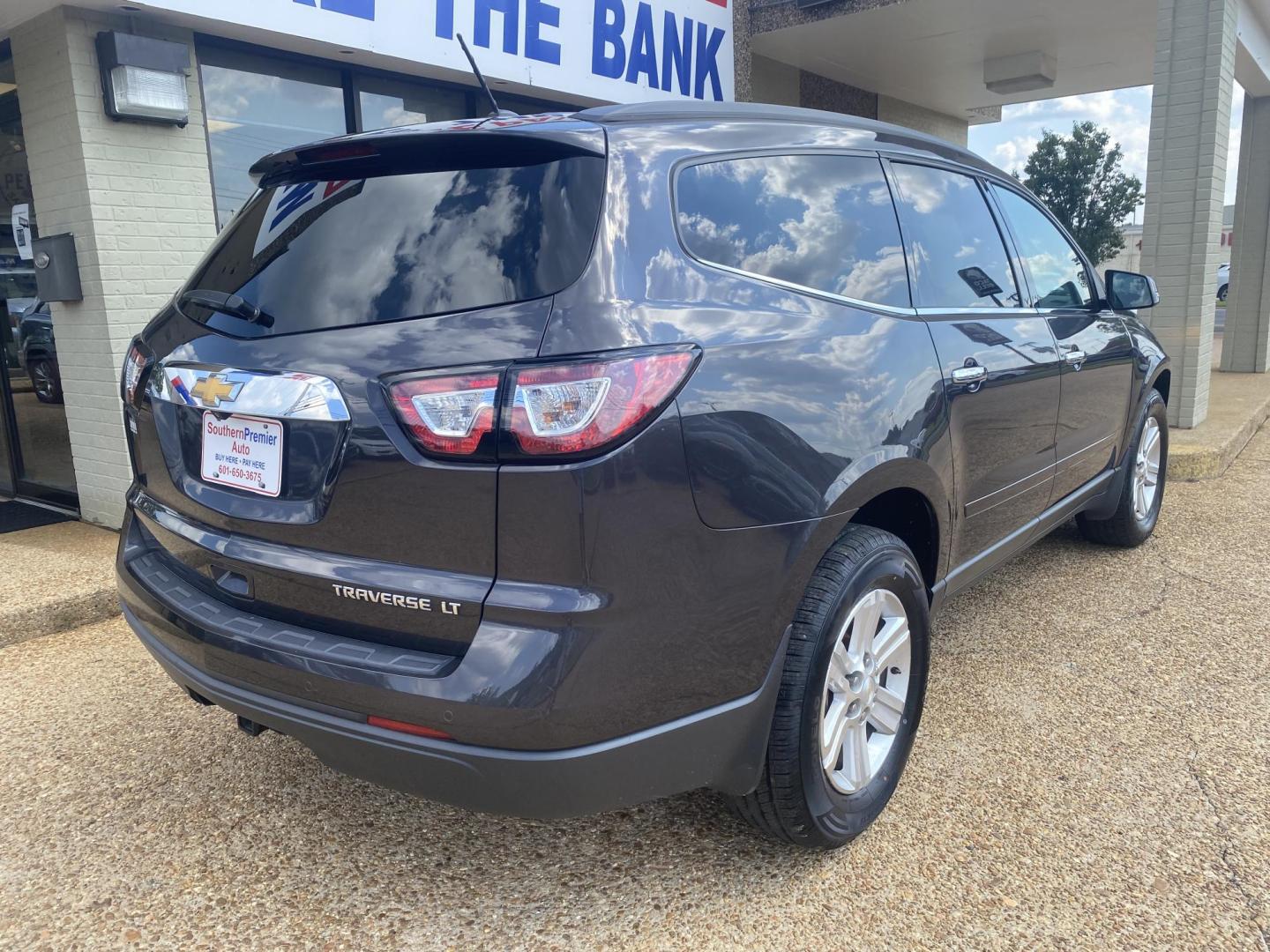 2014 GRAY CHEVROLET TRAVERSE 2LT (1GNKRHKD3EJ) , located at 922 W. Beacon St., Philadelphia, MS, 39350, (601) 650-3675, 32.770447, -89.127151 - Photo#5