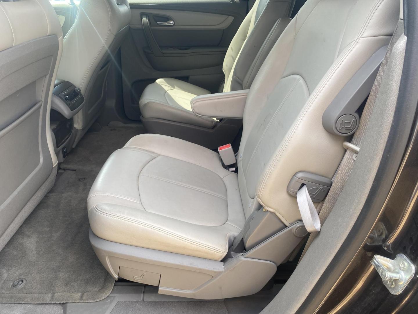 2014 GRAY CHEVROLET TRAVERSE 2LT (1GNKRHKD3EJ) , located at 922 W. Beacon St., Philadelphia, MS, 39350, (601) 650-3675, 32.770447, -89.127151 - Photo#13