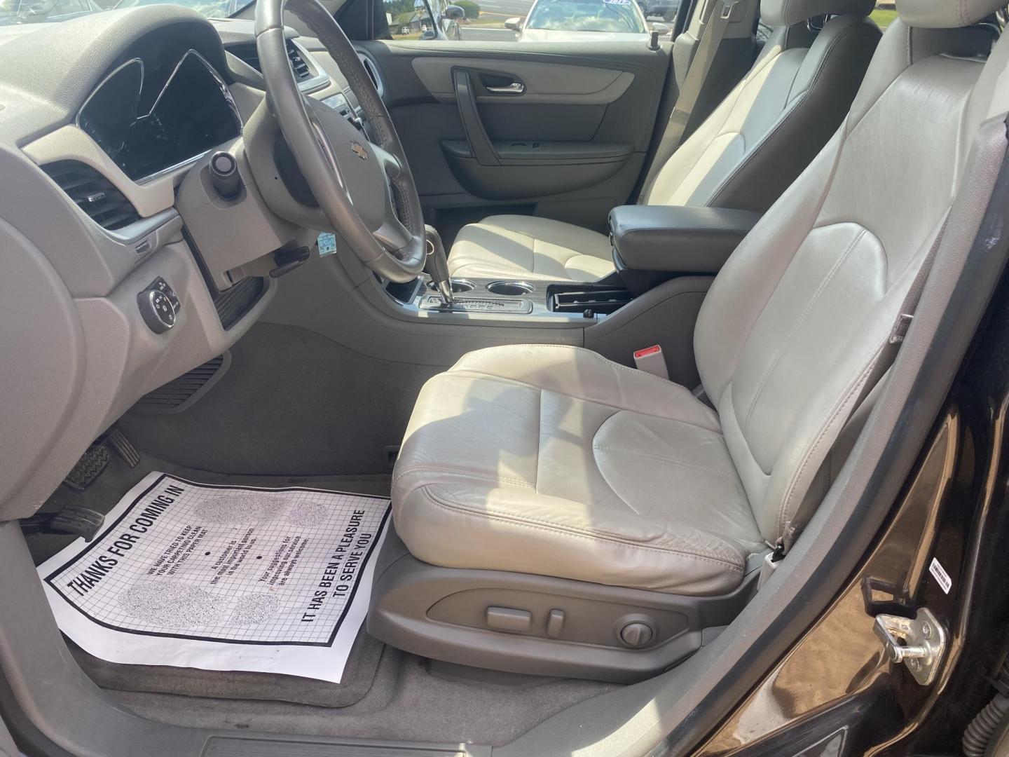 2014 GRAY CHEVROLET TRAVERSE 2LT (1GNKRHKD3EJ) , located at 922 W. Beacon St., Philadelphia, MS, 39350, (601) 650-3675, 32.770447, -89.127151 - Photo#9