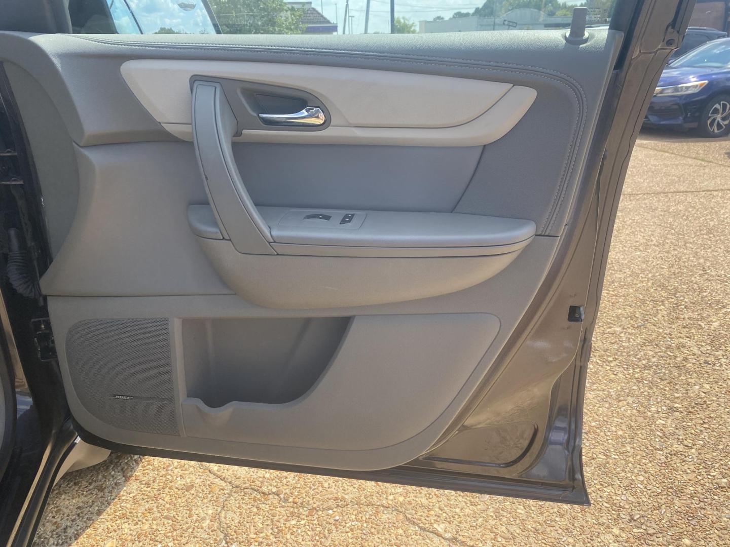 2014 GRAY CHEVROLET TRAVERSE 2LT (1GNKRHKD3EJ) , located at 922 W. Beacon St., Philadelphia, MS, 39350, (601) 650-3675, 32.770447, -89.127151 - Photo#11