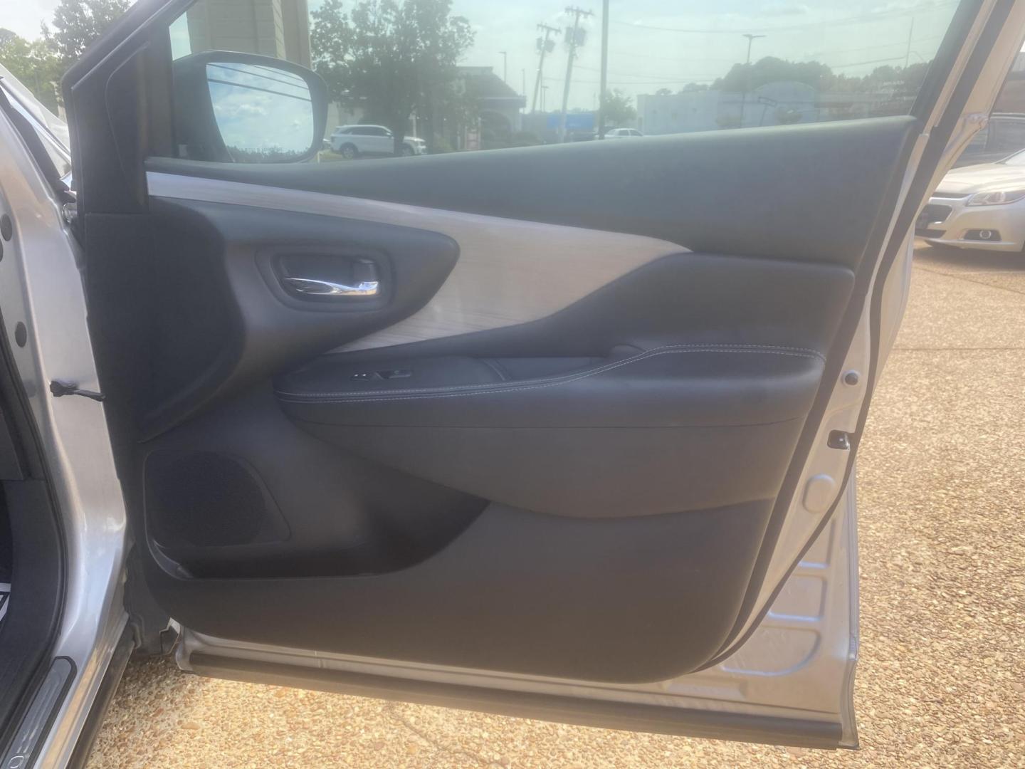 2016 SILVER NISSAN MURANO S (5N1AZ2MG9GN) , located at 922 W. Beacon St., Philadelphia, MS, 39350, (601) 650-3675, 32.770447, -89.127151 - Photo#11
