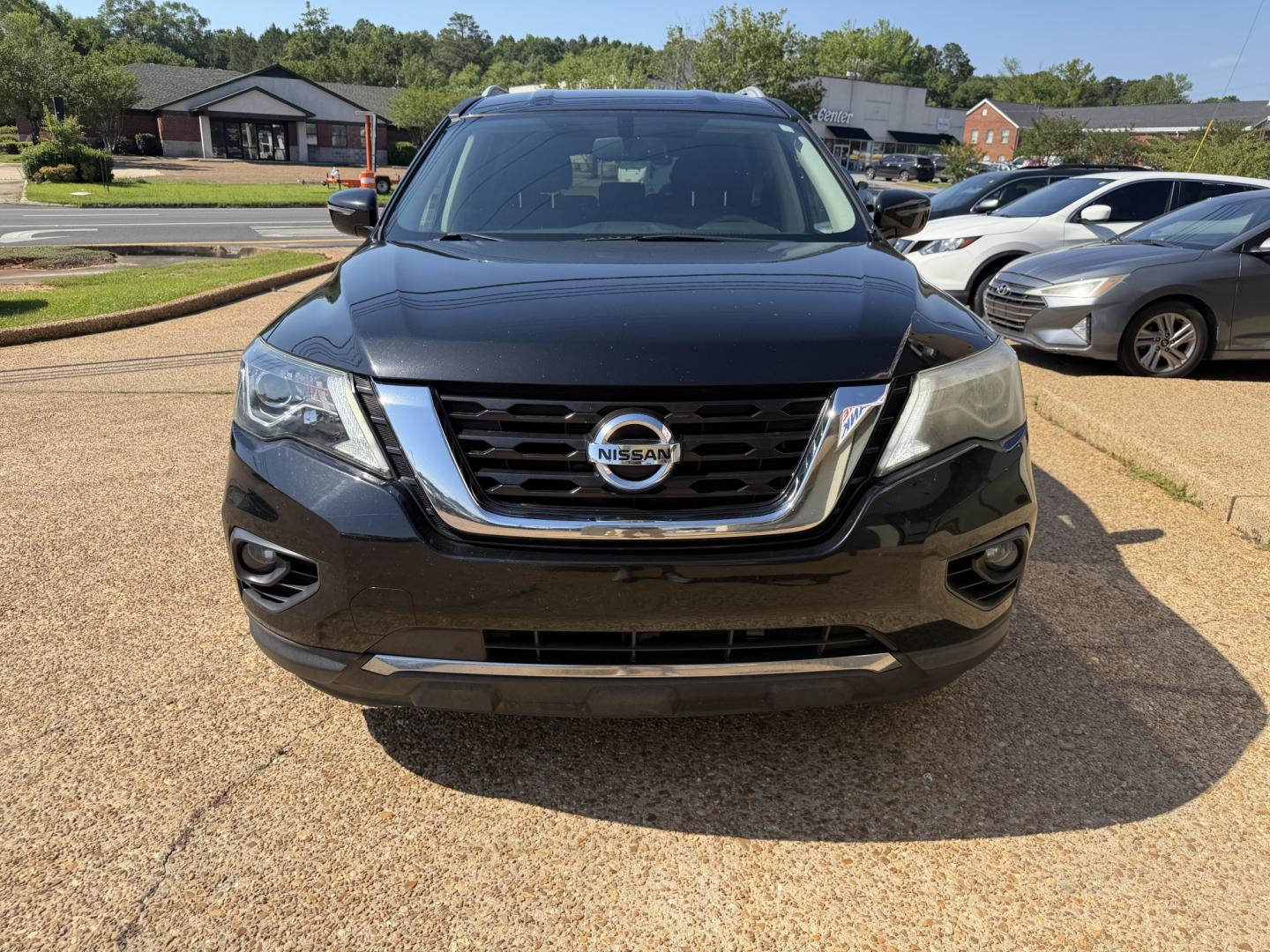 2019 BLACK NISSAN PATHFINDER SV (5N1DR2MMXKC) , located at 922 W. Beacon St., Philadelphia, MS, 39350, (601) 650-3675, 32.770447, -89.127151 - Photo#1