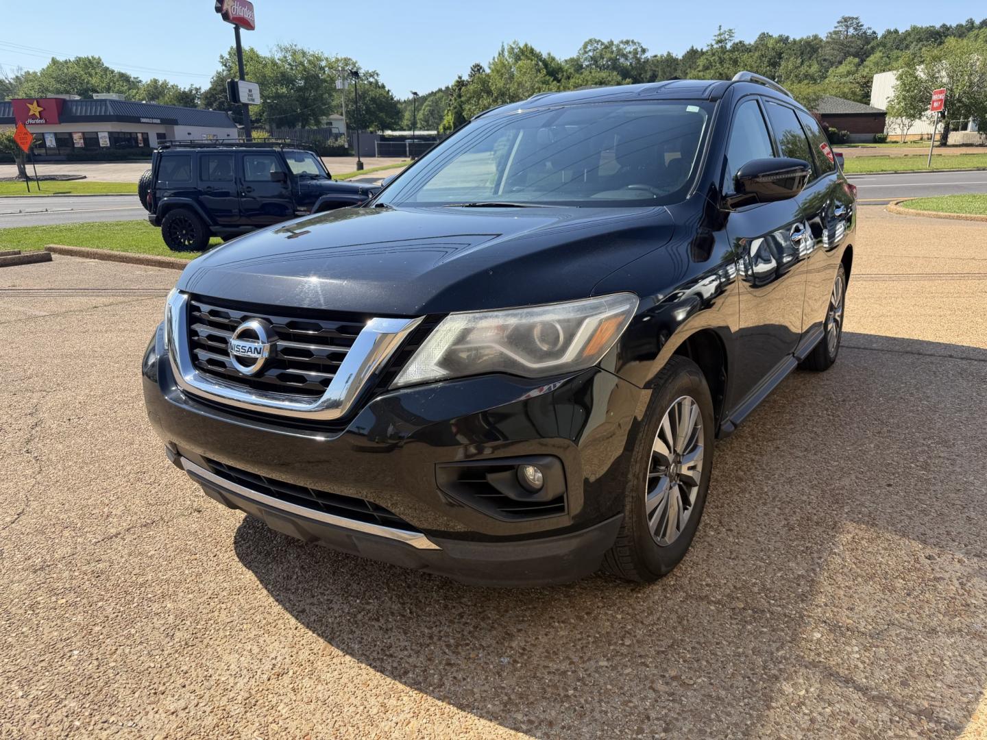 2019 BLACK NISSAN PATHFINDER SV (5N1DR2MMXKC) , located at 922 W. Beacon St., Philadelphia, MS, 39350, (601) 650-3675, 32.770447, -89.127151 - Photo#2