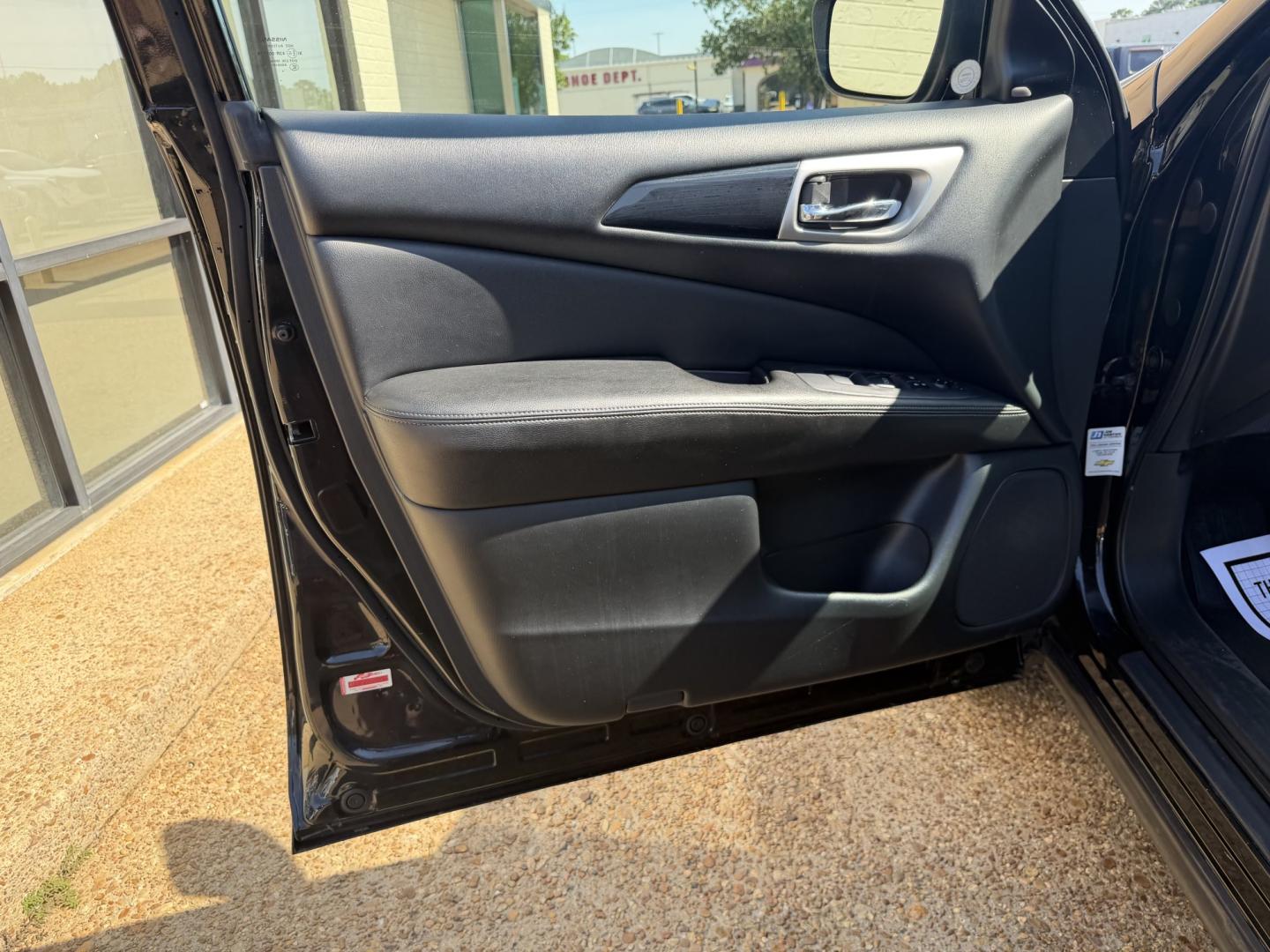 2019 BLACK NISSAN PATHFINDER SV (5N1DR2MMXKC) , located at 922 W. Beacon St., Philadelphia, MS, 39350, (601) 650-3675, 32.770447, -89.127151 - Photo#8