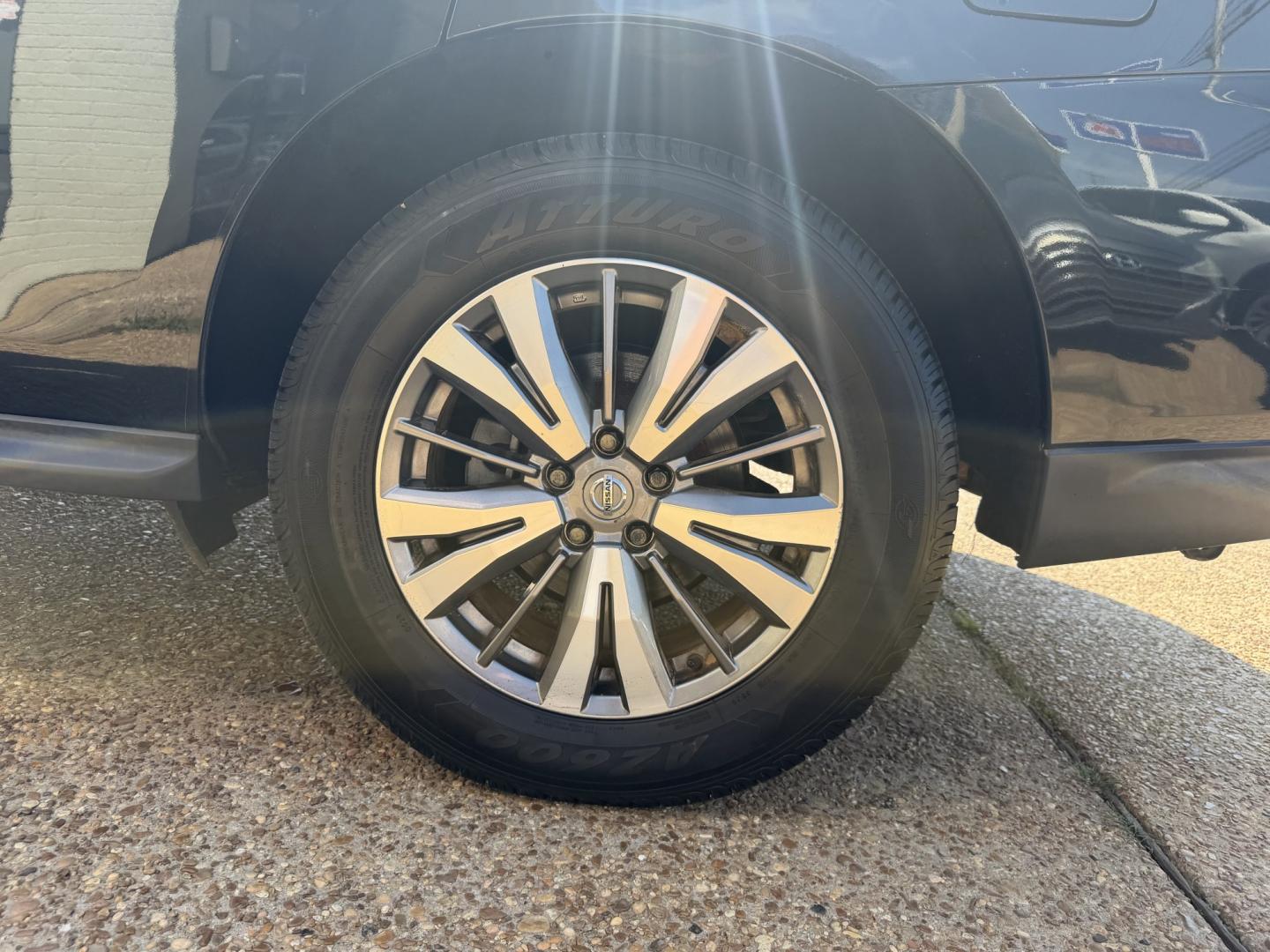 2019 BLACK NISSAN PATHFINDER SV (5N1DR2MMXKC) , located at 922 W. Beacon St., Philadelphia, MS, 39350, (601) 650-3675, 32.770447, -89.127151 - Photo#7