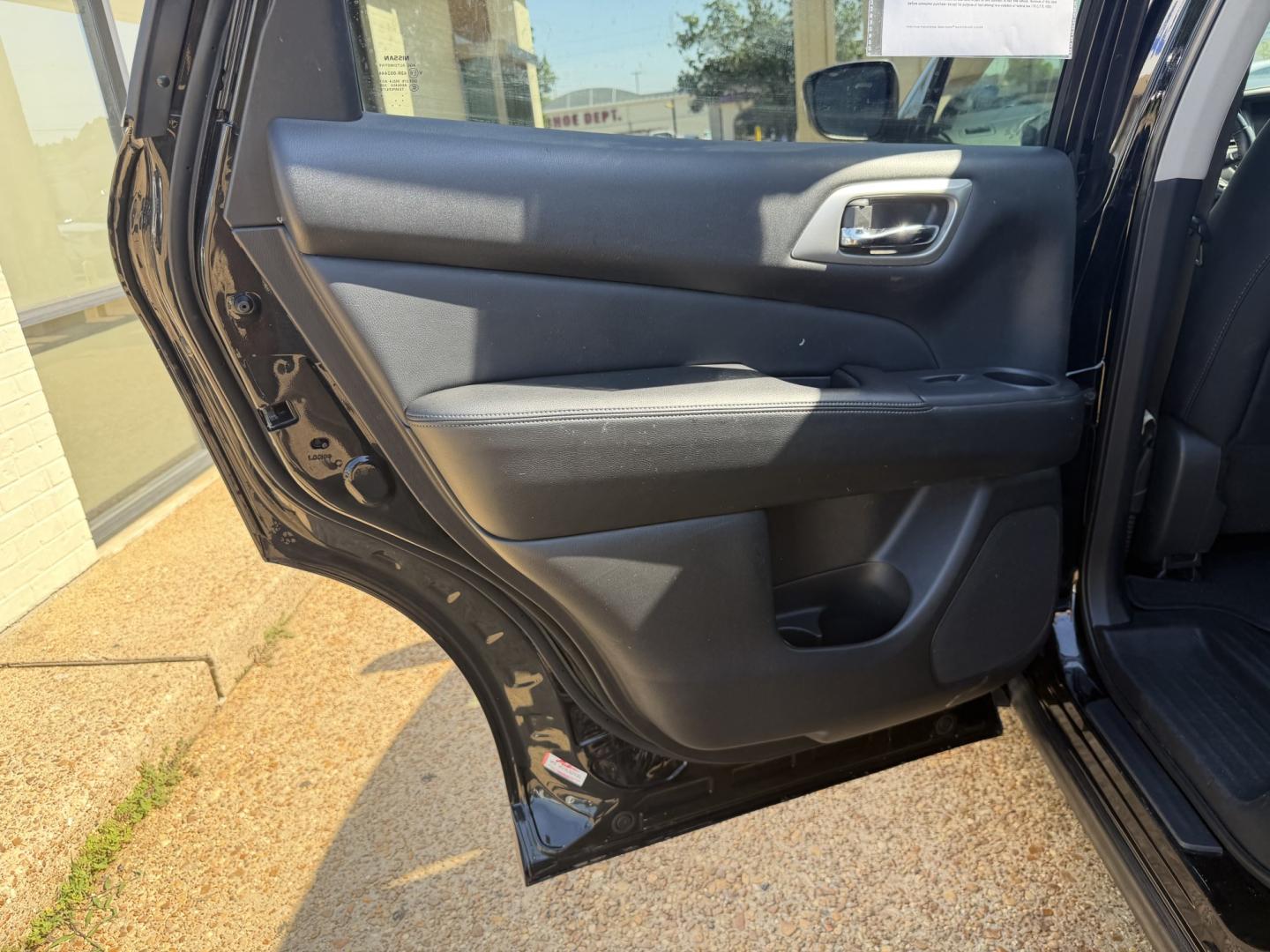 2019 BLACK NISSAN PATHFINDER SV (5N1DR2MMXKC) , located at 922 W. Beacon St., Philadelphia, MS, 39350, (601) 650-3675, 32.770447, -89.127151 - Photo#12