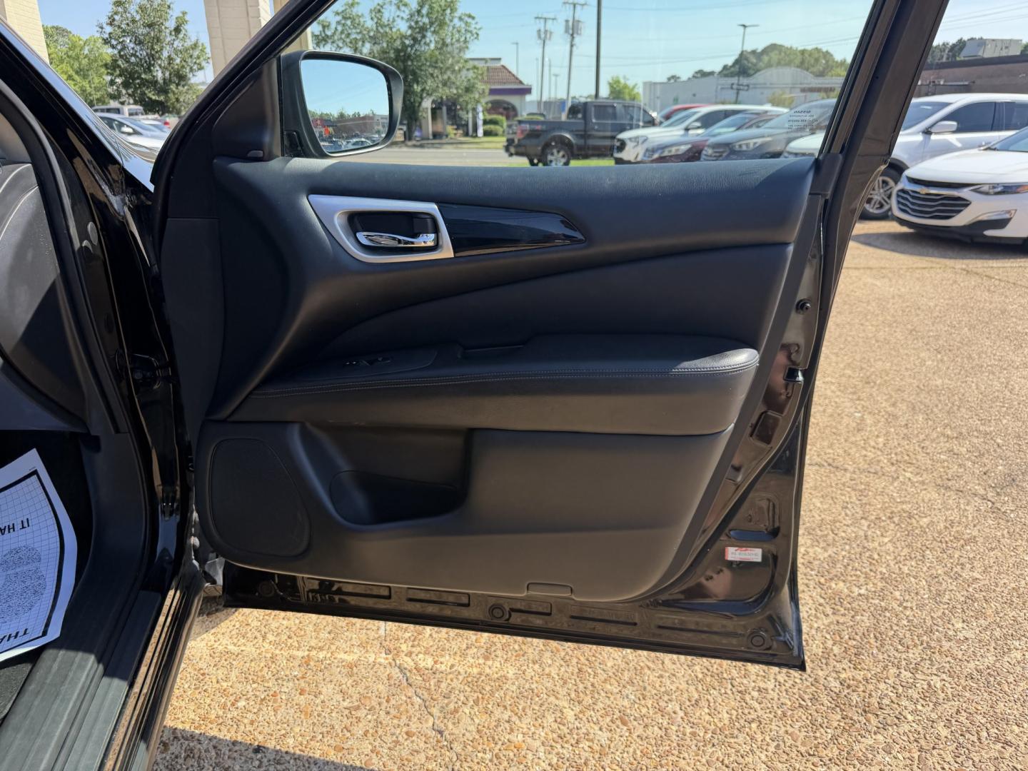 2019 BLACK NISSAN PATHFINDER SV (5N1DR2MMXKC) , located at 922 W. Beacon St., Philadelphia, MS, 39350, (601) 650-3675, 32.770447, -89.127151 - Photo#11