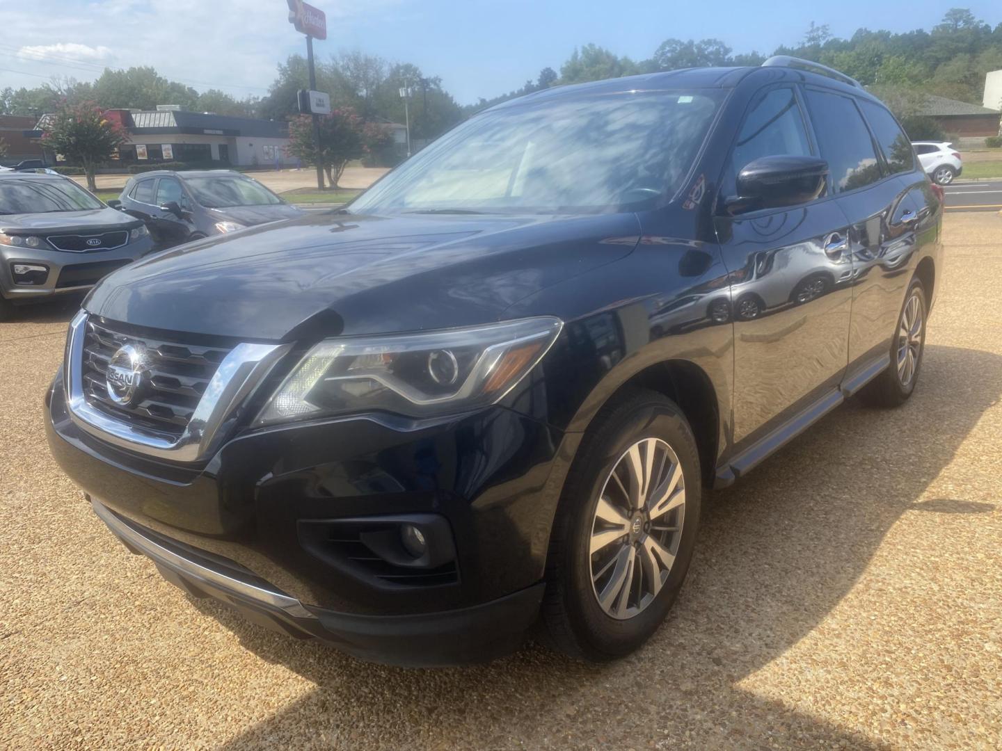 2019 BLACK NISSAN PATHFINDER SV (5N1DR2MMXKC) , located at 922 W. Beacon St., Philadelphia, MS, 39350, (601) 650-3675, 32.770447, -89.127151 - Photo#2