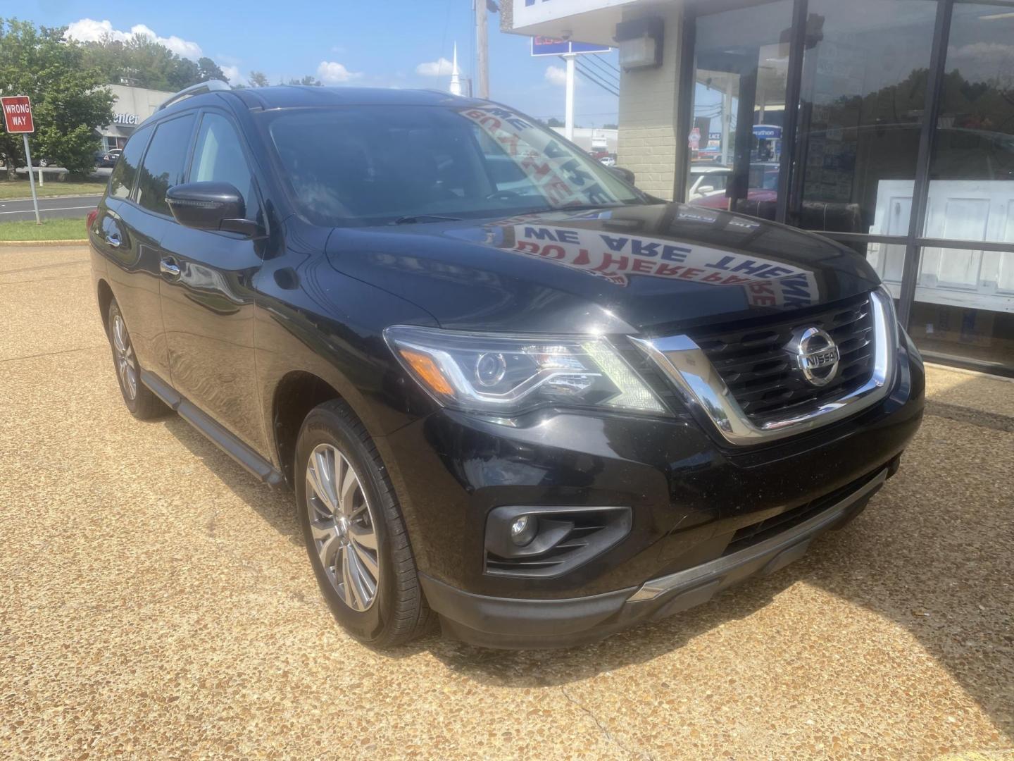 2019 BLACK NISSAN PATHFINDER SV (5N1DR2MMXKC) , located at 922 W. Beacon St., Philadelphia, MS, 39350, (601) 650-3675, 32.770447, -89.127151 - Photo#0