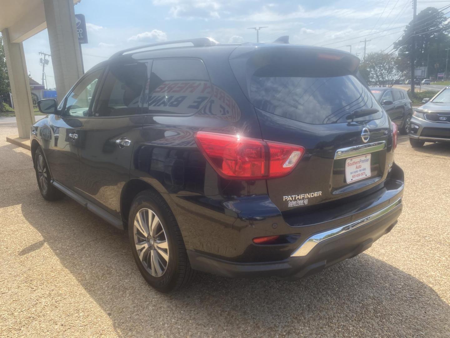 2019 BLACK NISSAN PATHFINDER SV (5N1DR2MMXKC) , located at 922 W. Beacon St., Philadelphia, MS, 39350, (601) 650-3675, 32.770447, -89.127151 - Photo#3
