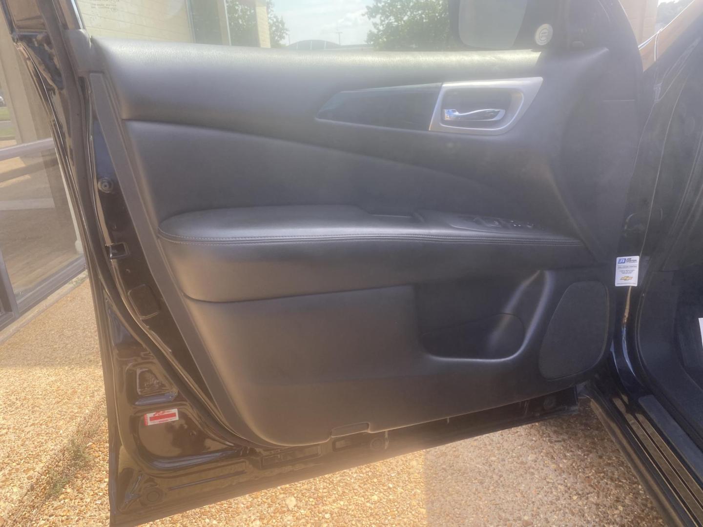 2019 BLACK NISSAN PATHFINDER SV (5N1DR2MMXKC) , located at 922 W. Beacon St., Philadelphia, MS, 39350, (601) 650-3675, 32.770447, -89.127151 - Photo#8