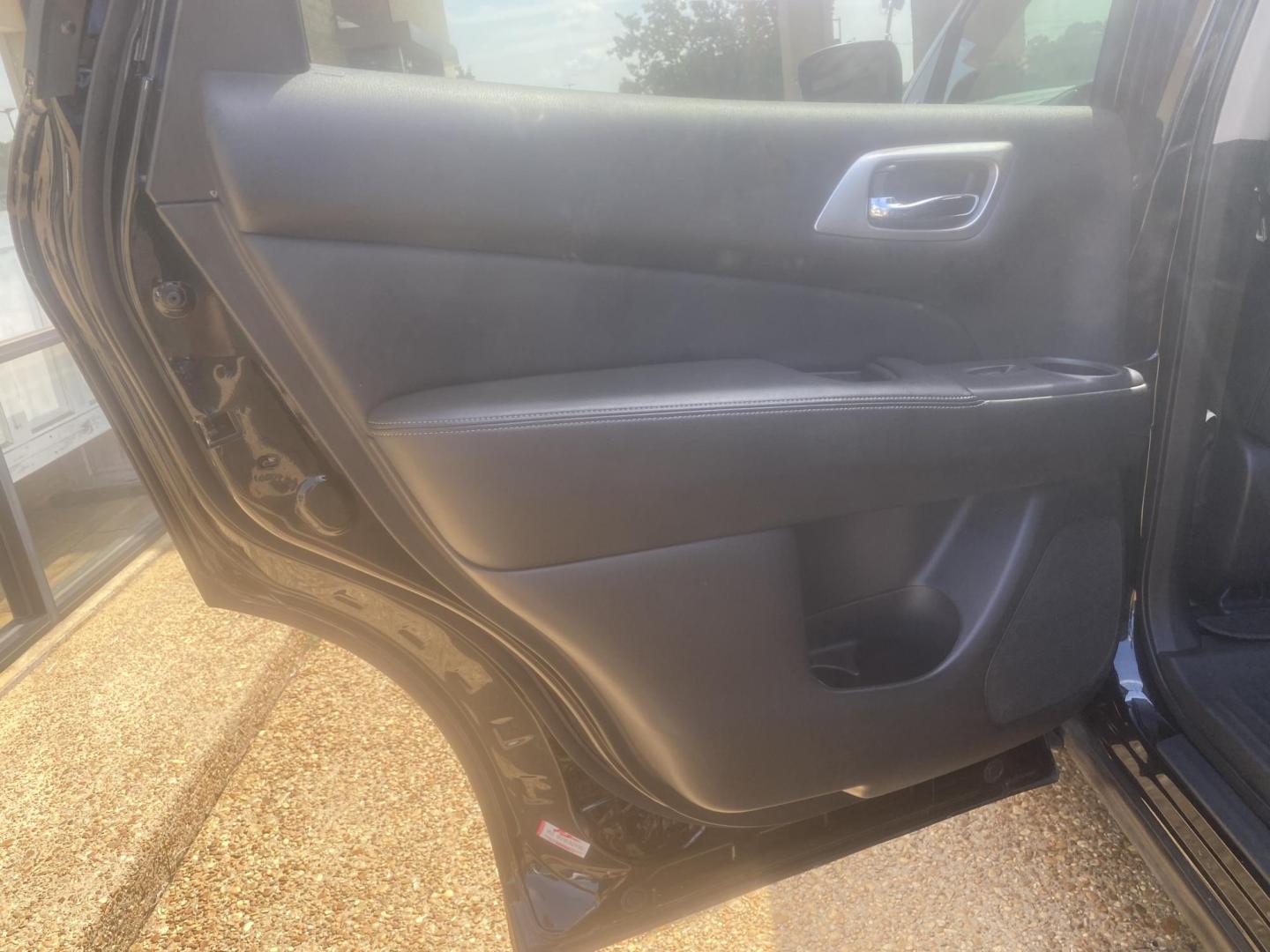 2019 BLACK NISSAN PATHFINDER SV (5N1DR2MMXKC) , located at 922 W. Beacon St., Philadelphia, MS, 39350, (601) 650-3675, 32.770447, -89.127151 - Photo#12