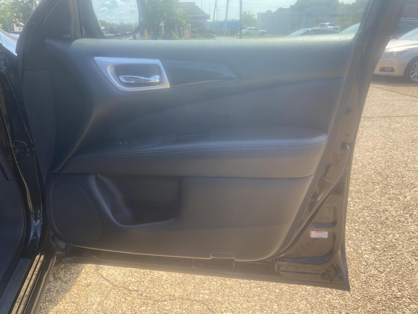 2019 BLACK NISSAN PATHFINDER SV (5N1DR2MMXKC) , located at 922 W. Beacon St., Philadelphia, MS, 39350, (601) 650-3675, 32.770447, -89.127151 - Photo#11