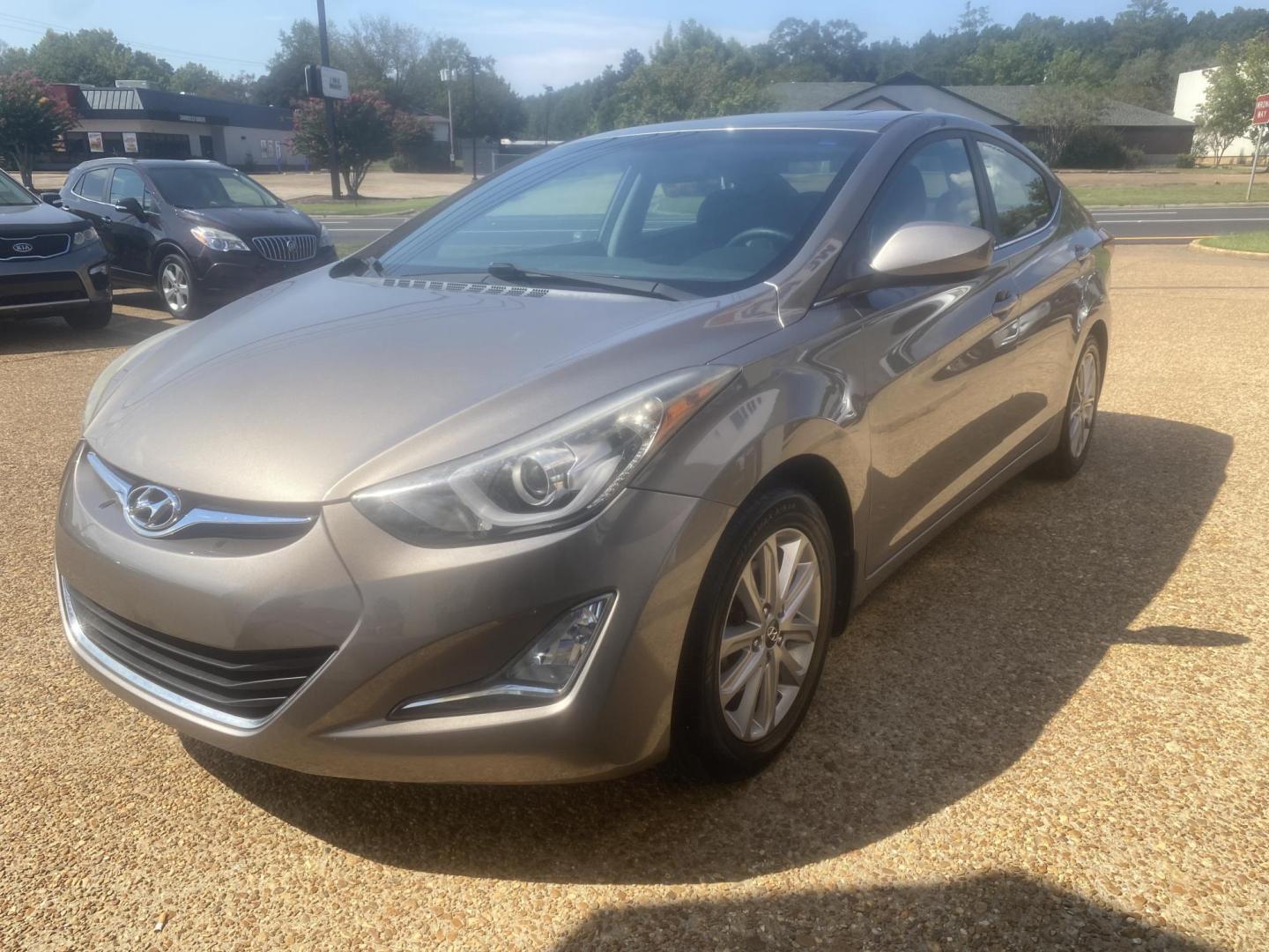 2015 TAN HYUNDAI ELANTRA SE (5NPDH4AE0FH) , located at 922 W. Beacon St., Philadelphia, MS, 39350, (601) 650-3675, 32.770447, -89.127151 - Photo#2