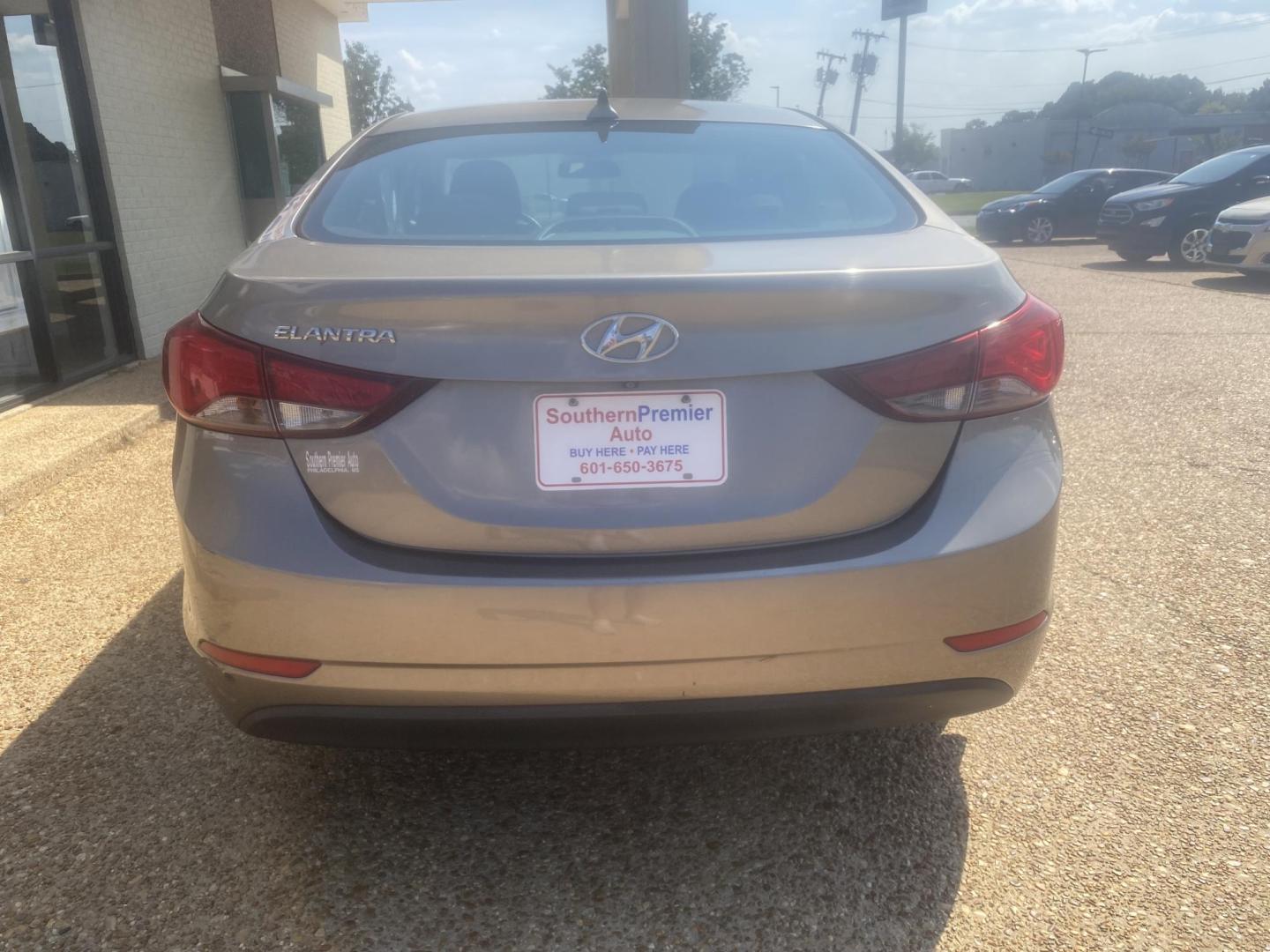 2015 TAN HYUNDAI ELANTRA SE (5NPDH4AE0FH) , located at 922 W. Beacon St., Philadelphia, MS, 39350, (601) 650-3675, 32.770447, -89.127151 - Photo#4