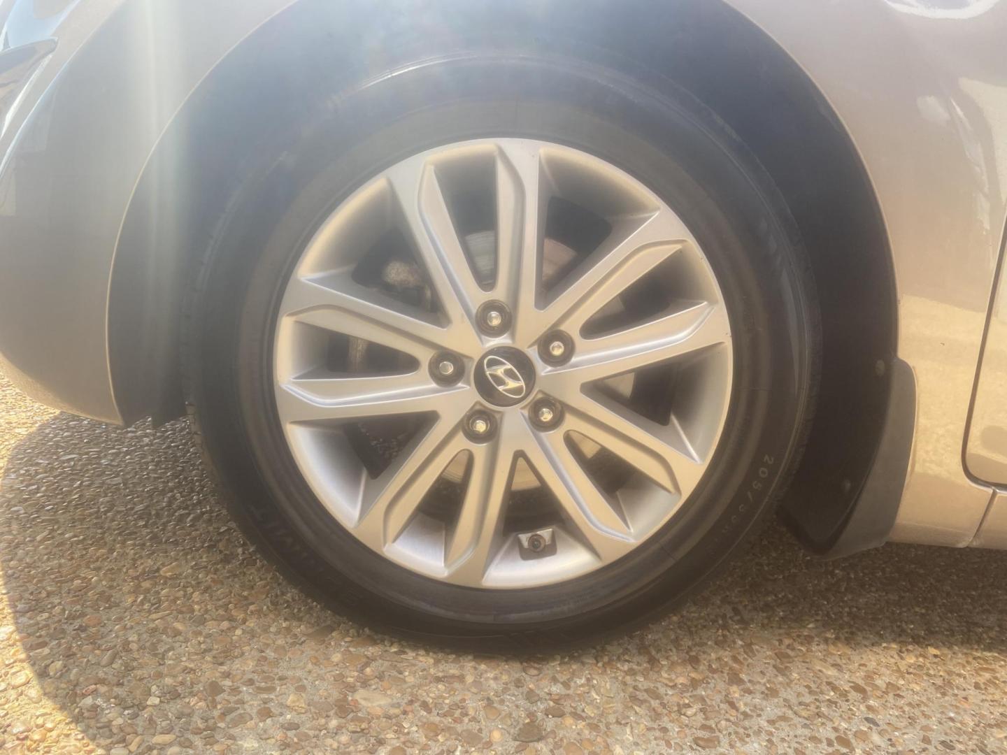 2015 TAN HYUNDAI ELANTRA SE (5NPDH4AE0FH) , located at 922 W. Beacon St., Philadelphia, MS, 39350, (601) 650-3675, 32.770447, -89.127151 - Photo#7