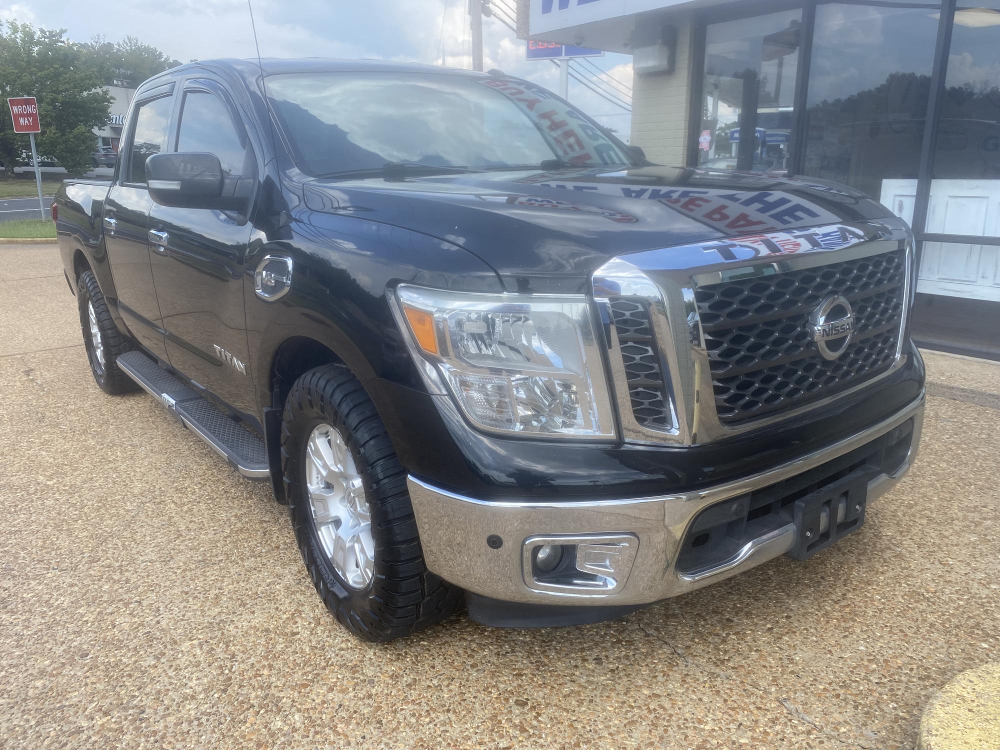 photo of 2017 NISSAN TITAN SV 
