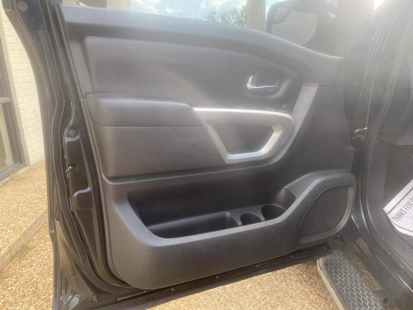 2017 BLACK NISSAN TITAN SV (1N6AA1E65HN) , located at 922 W. Beacon St., Philadelphia, MS, 39350, (601) 650-3675, 32.770447, -89.127151 - Photo#8