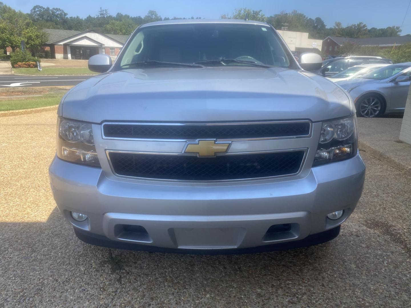 2013 SILVER CHEVROLET TAHOE LT (1GNSCBE02DR) , located at 922 W. Beacon St., Philadelphia, MS, 39350, (601) 650-3675, 32.770447, -89.127151 - Photo#1