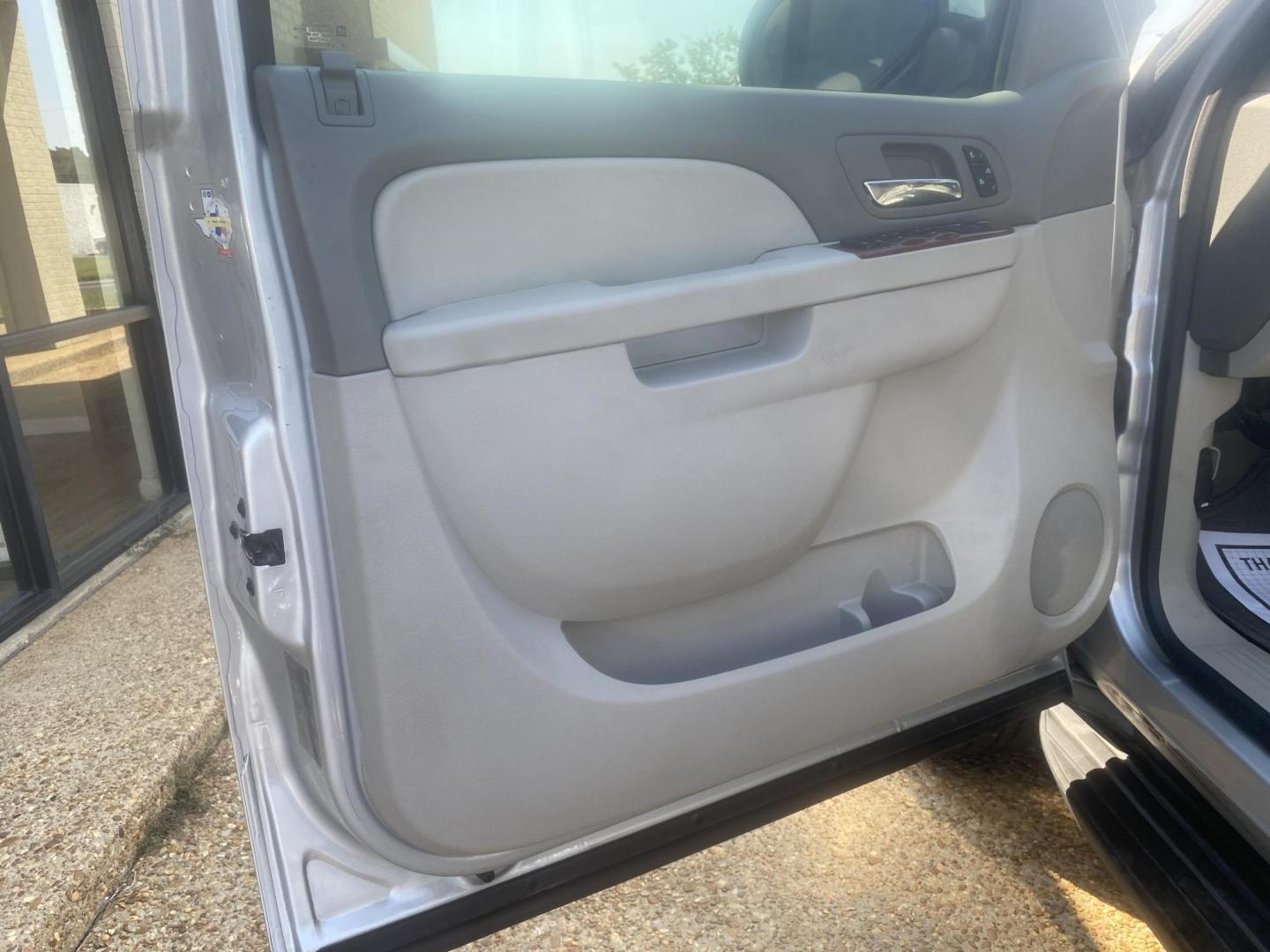 2013 SILVER CHEVROLET TAHOE LT (1GNSCBE02DR) , located at 922 W. Beacon St., Philadelphia, MS, 39350, (601) 650-3675, 32.770447, -89.127151 - Photo#8