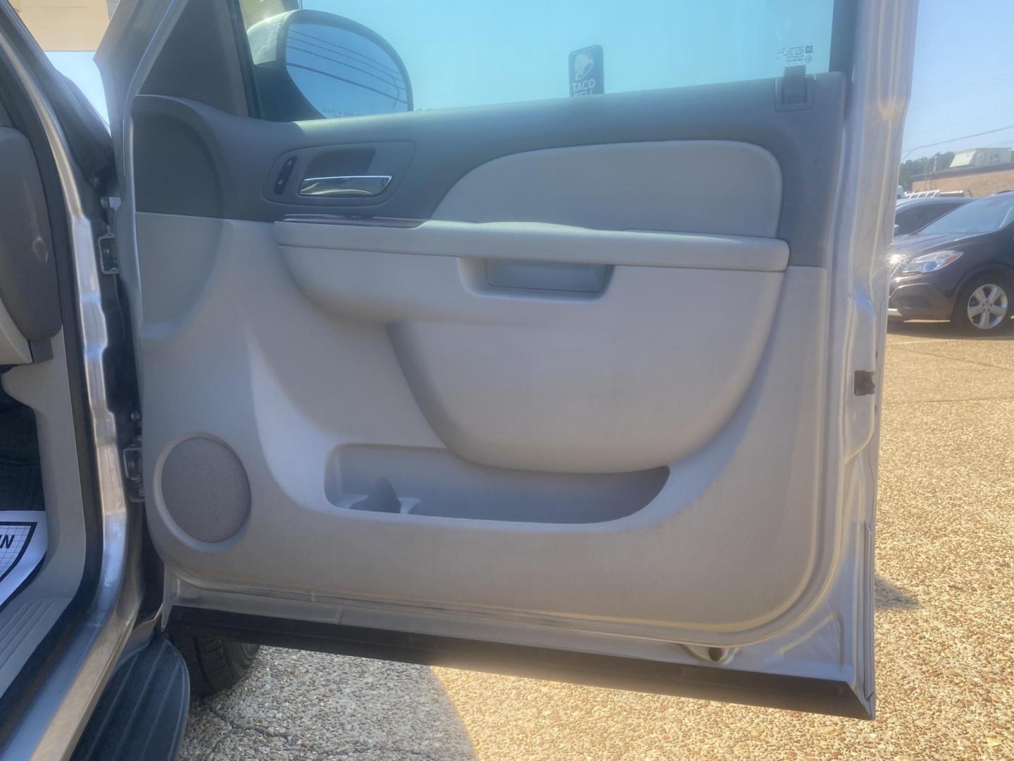 2013 SILVER CHEVROLET TAHOE LT (1GNSCBE02DR) , located at 922 W. Beacon St., Philadelphia, MS, 39350, (601) 650-3675, 32.770447, -89.127151 - Photo#11