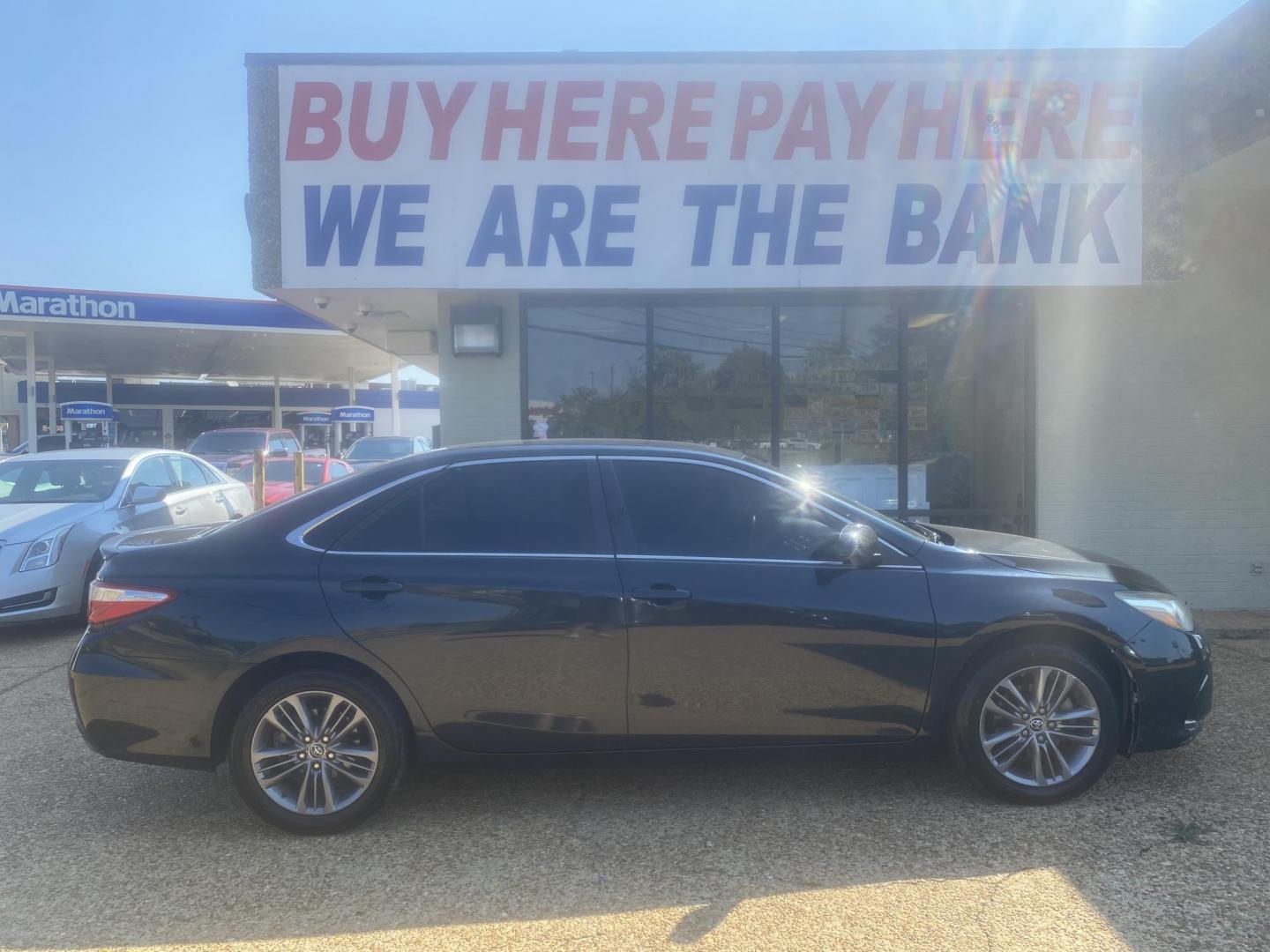 2015 GRAY TOYOTA CAMRY SE (4T1BF1FK3FU) , located at 922 W. Beacon St., Philadelphia, MS, 39350, (601) 650-3675, 32.770447, -89.127151 - Photo#6