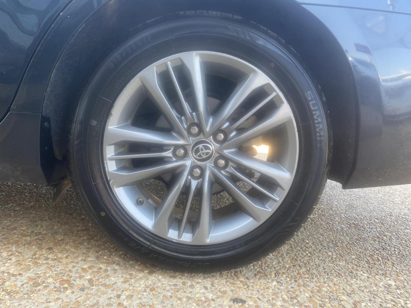 2015 GRAY TOYOTA CAMRY SE (4T1BF1FK3FU) , located at 922 W. Beacon St., Philadelphia, MS, 39350, (601) 650-3675, 32.770447, -89.127151 - Photo#7