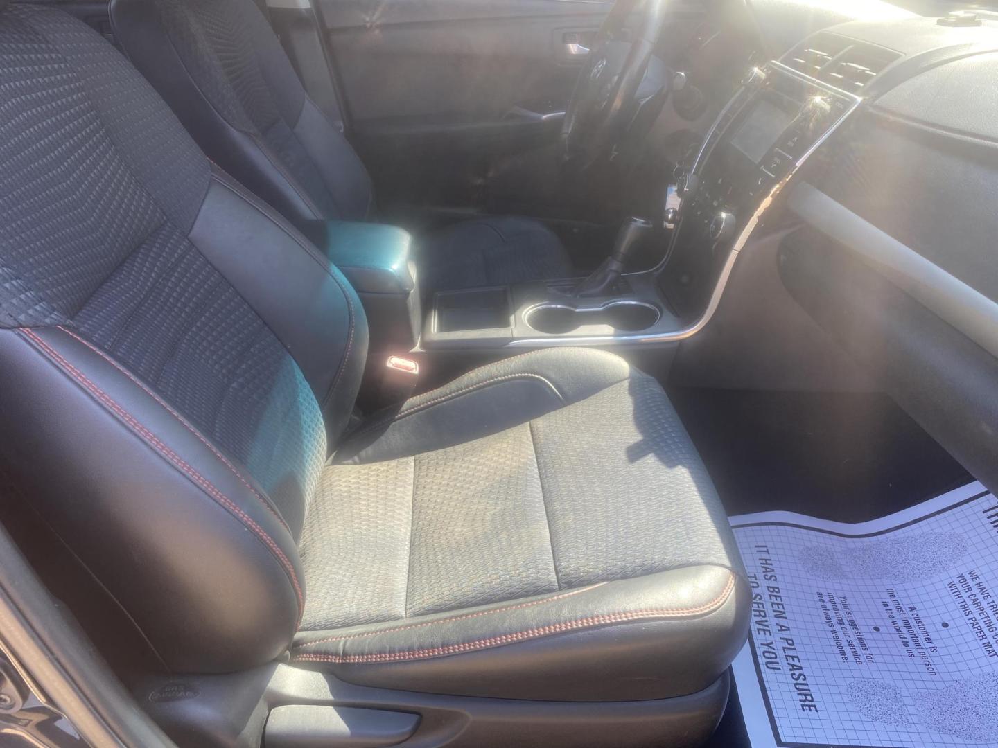 2015 GRAY TOYOTA CAMRY SE (4T1BF1FK3FU) , located at 922 W. Beacon St., Philadelphia, MS, 39350, (601) 650-3675, 32.770447, -89.127151 - Photo#10