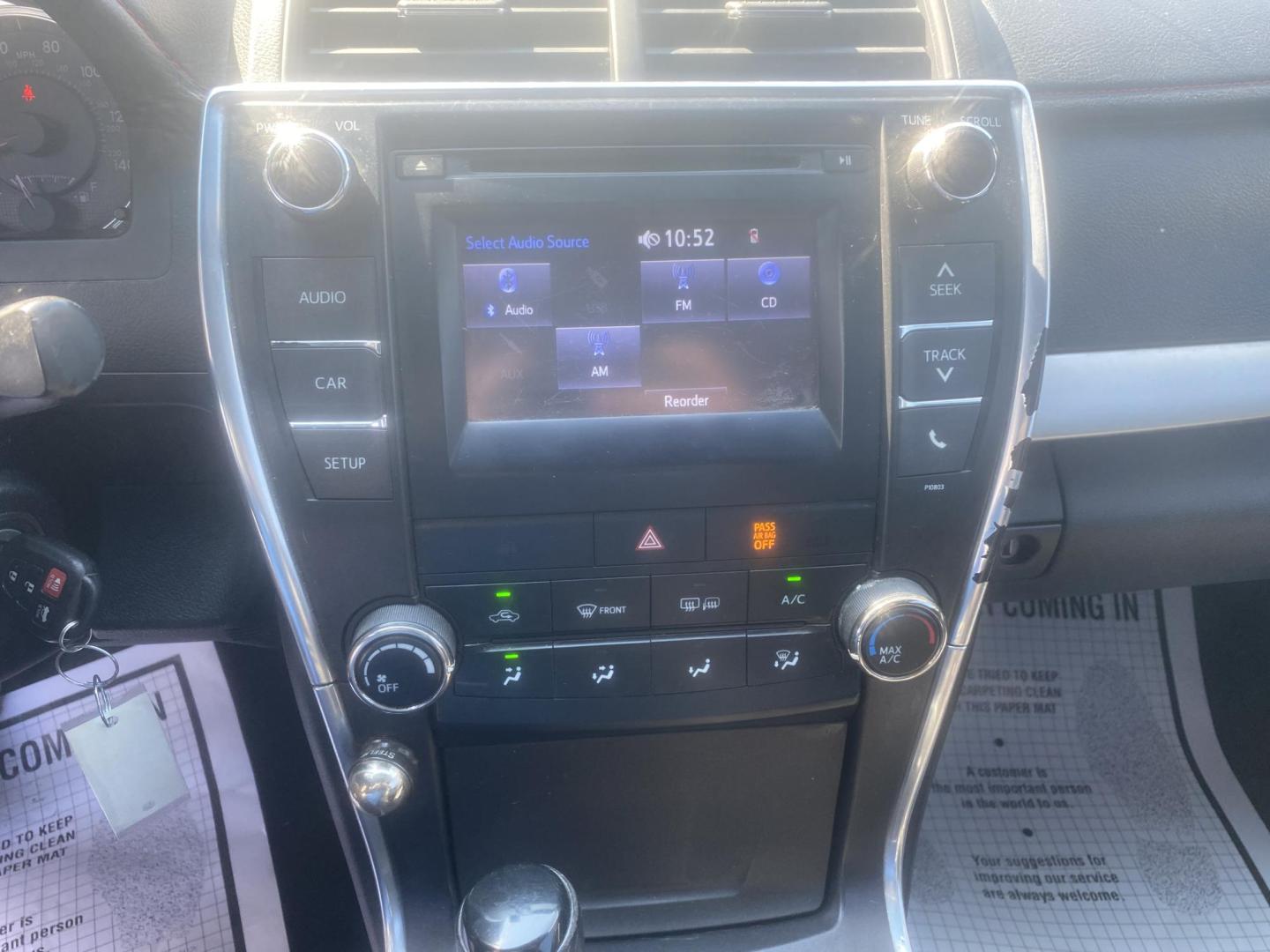 2015 GRAY TOYOTA CAMRY SE (4T1BF1FK3FU) , located at 922 W. Beacon St., Philadelphia, MS, 39350, (601) 650-3675, 32.770447, -89.127151 - Photo#17