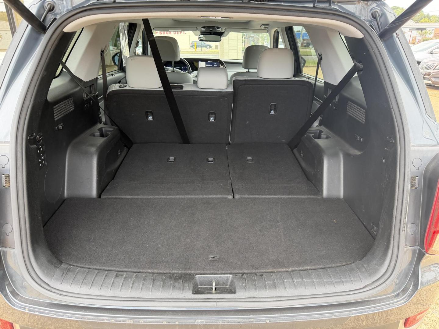2020 GRAY HYUNDAI PALISADE SEL W/PREMI (KM8R4DHE6LU) , located at 922 W. Beacon St., Philadelphia, MS, 39350, (601) 650-3675, 32.770447, -89.127151 - Photo#15