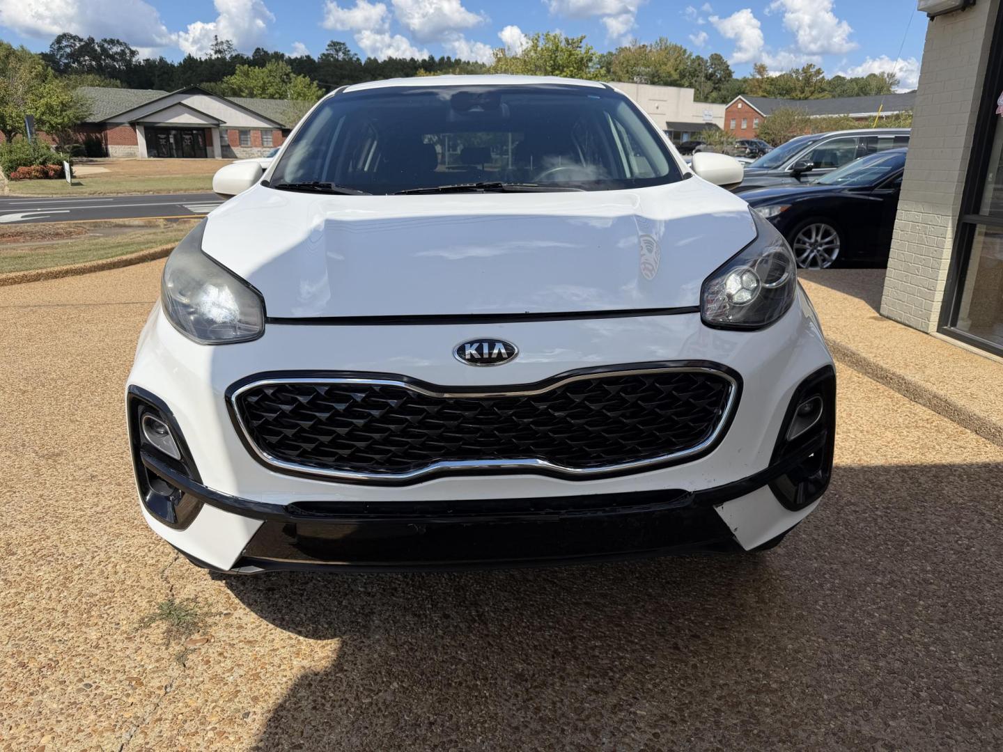 2021 WHITE KIA SPORTAGE LX (KNDPMCAC0M7) , located at 922 W. Beacon St., Philadelphia, MS, 39350, (601) 650-3675, 32.770447, -89.127151 - Photo#1